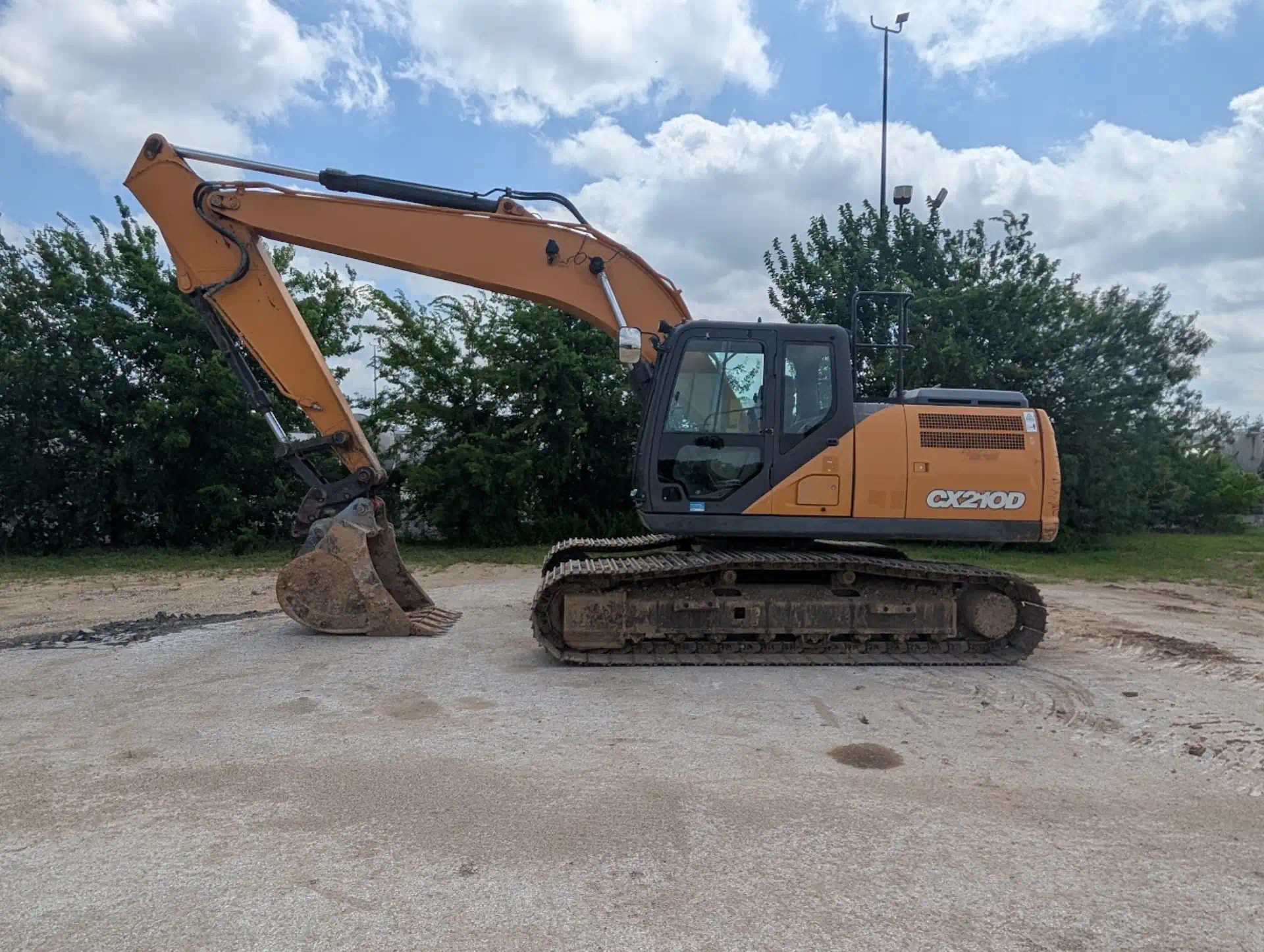 1109209--Case-CX210D-Excavators-Crawler-1920-2-1