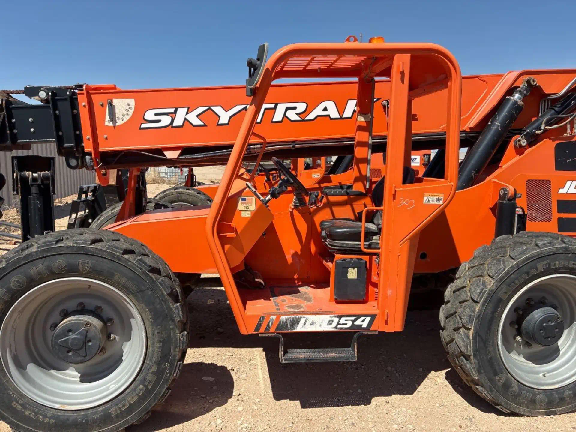1110493--SkyTrak-Skytrak--JLG--10054-Lifts-Telehandlers-1920-1-1