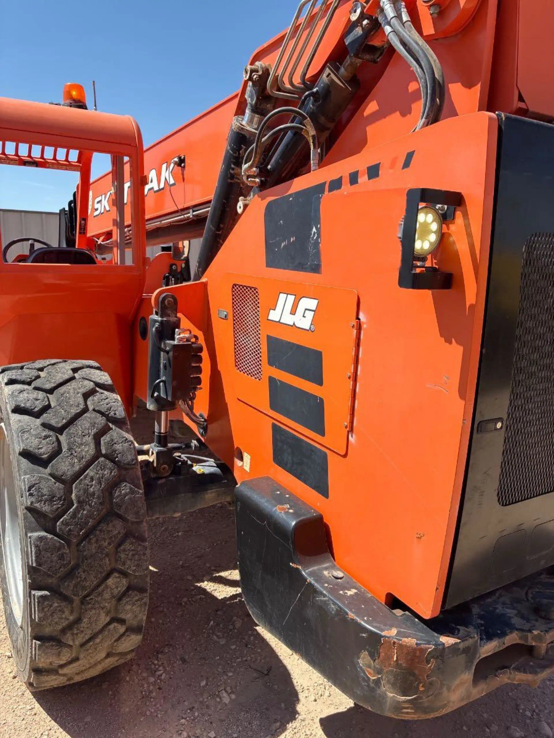 1110493--SkyTrak-Skytrak--JLG--10054-Lifts-Telehandlers-1920-2-1