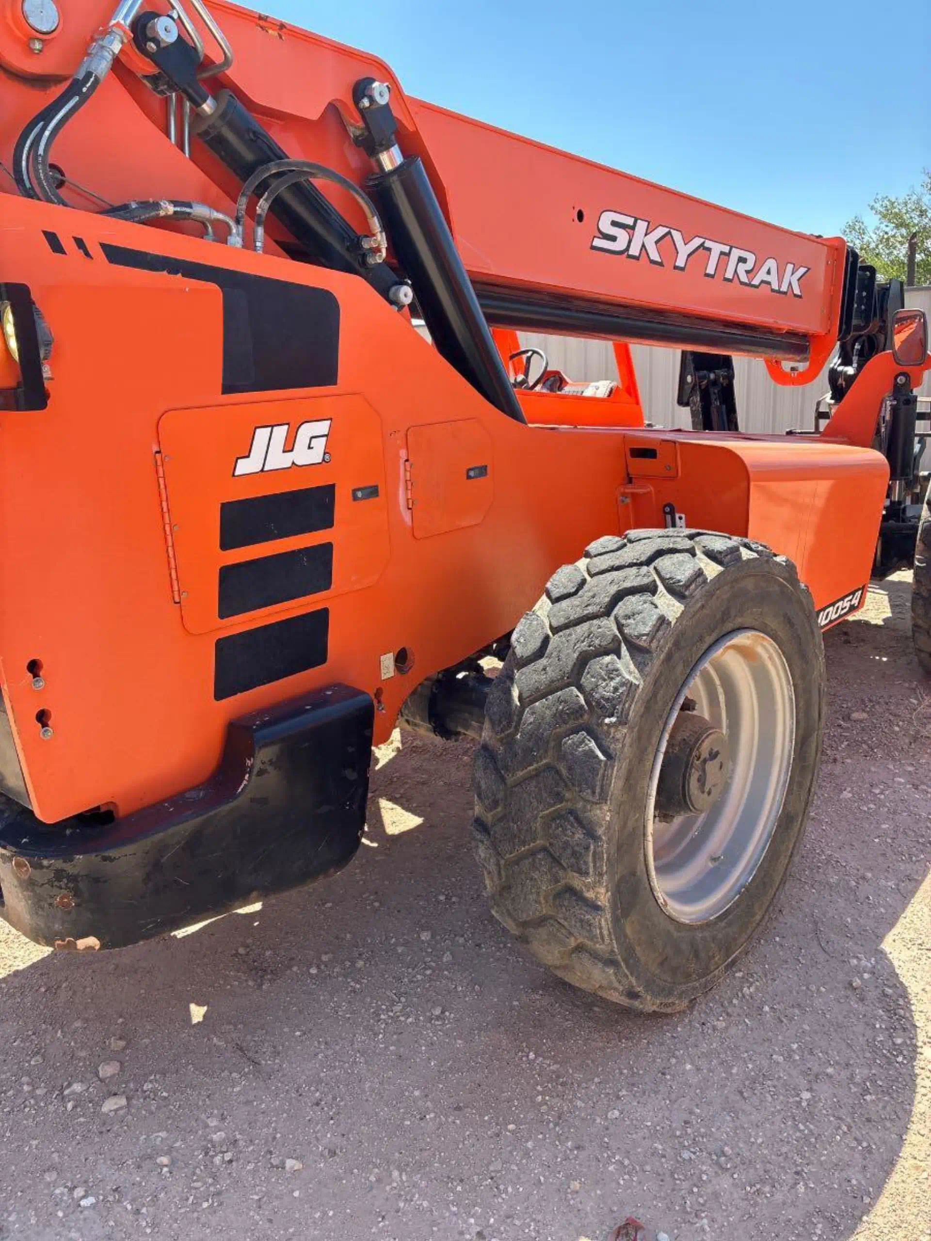 1110493--SkyTrak-Skytrak--JLG--10054-Lifts-Telehandlers-1920-4-1