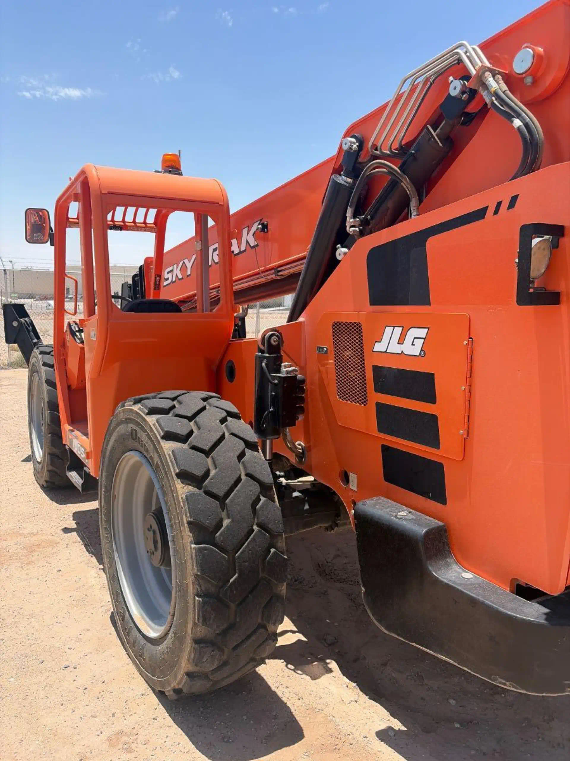 1110496--SkyTrak-Skytrak--JLG--10054-Lifts-Telehandlers-1920-3-1