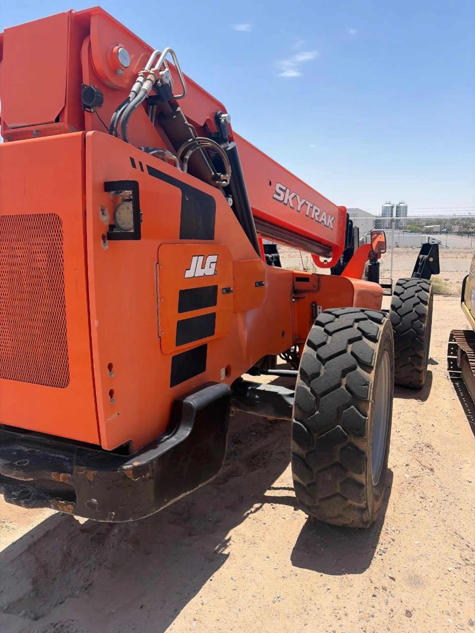1110496--SkyTrak-Skytrak--JLG--10054-Lifts-Telehandlers-1920-4-1