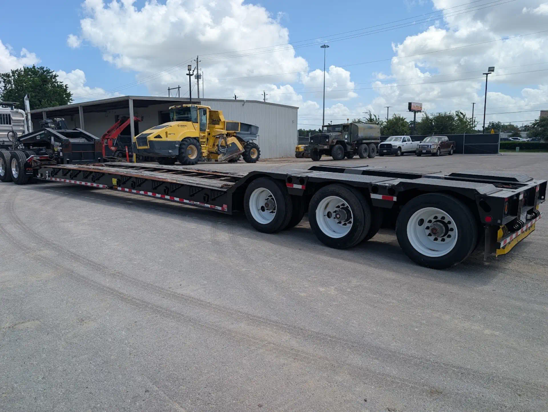 1111520--Brazos-55T-26WLB-Semi-Trailers-Lowboy-Trailers-1920-2-1