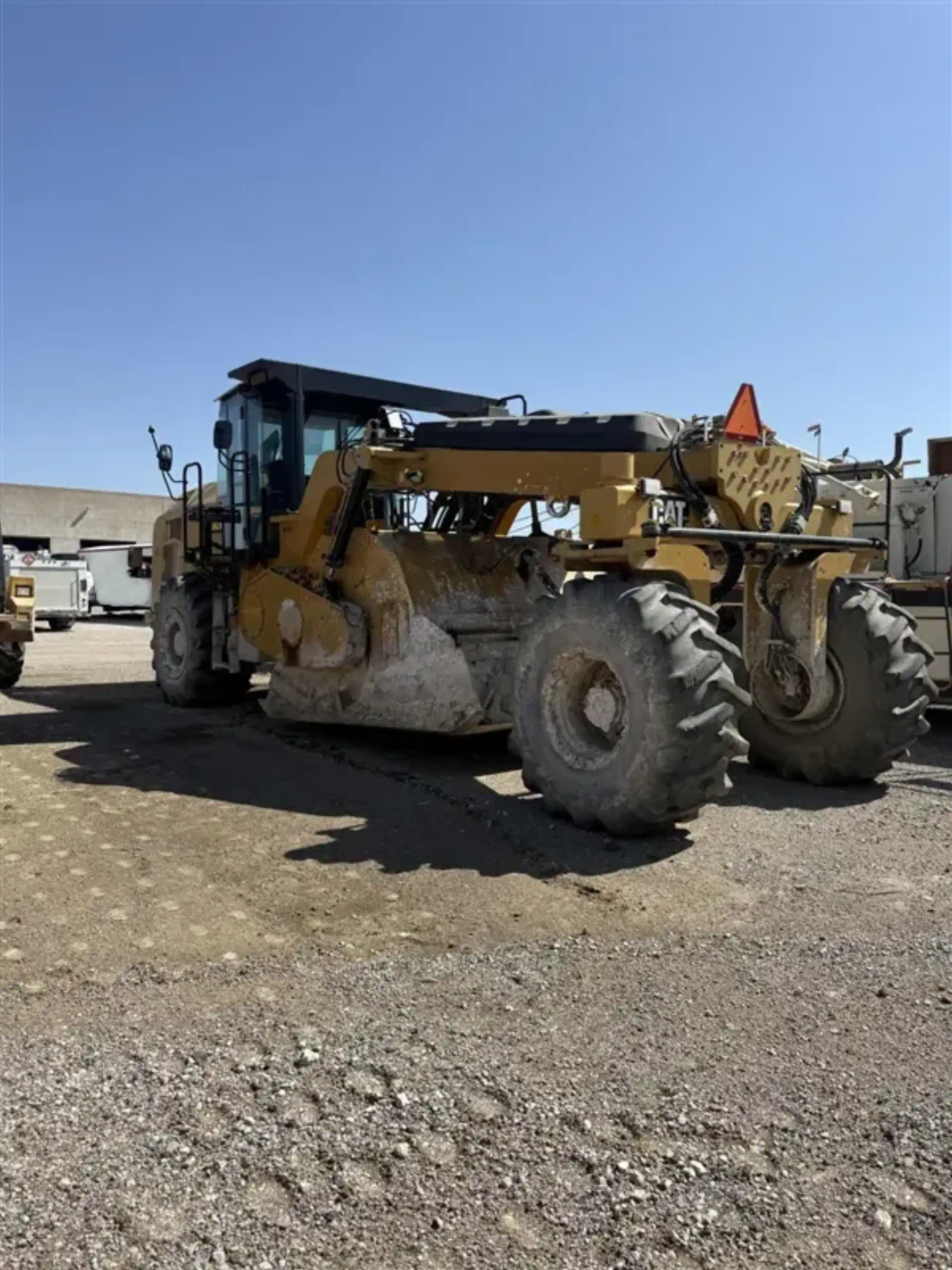 1111593--Caterpillar-RM-500-Asphalt-I-Pavers-I-Concrete-Equipment-Soil-Stabilizers---Recyclers-1920-1-1