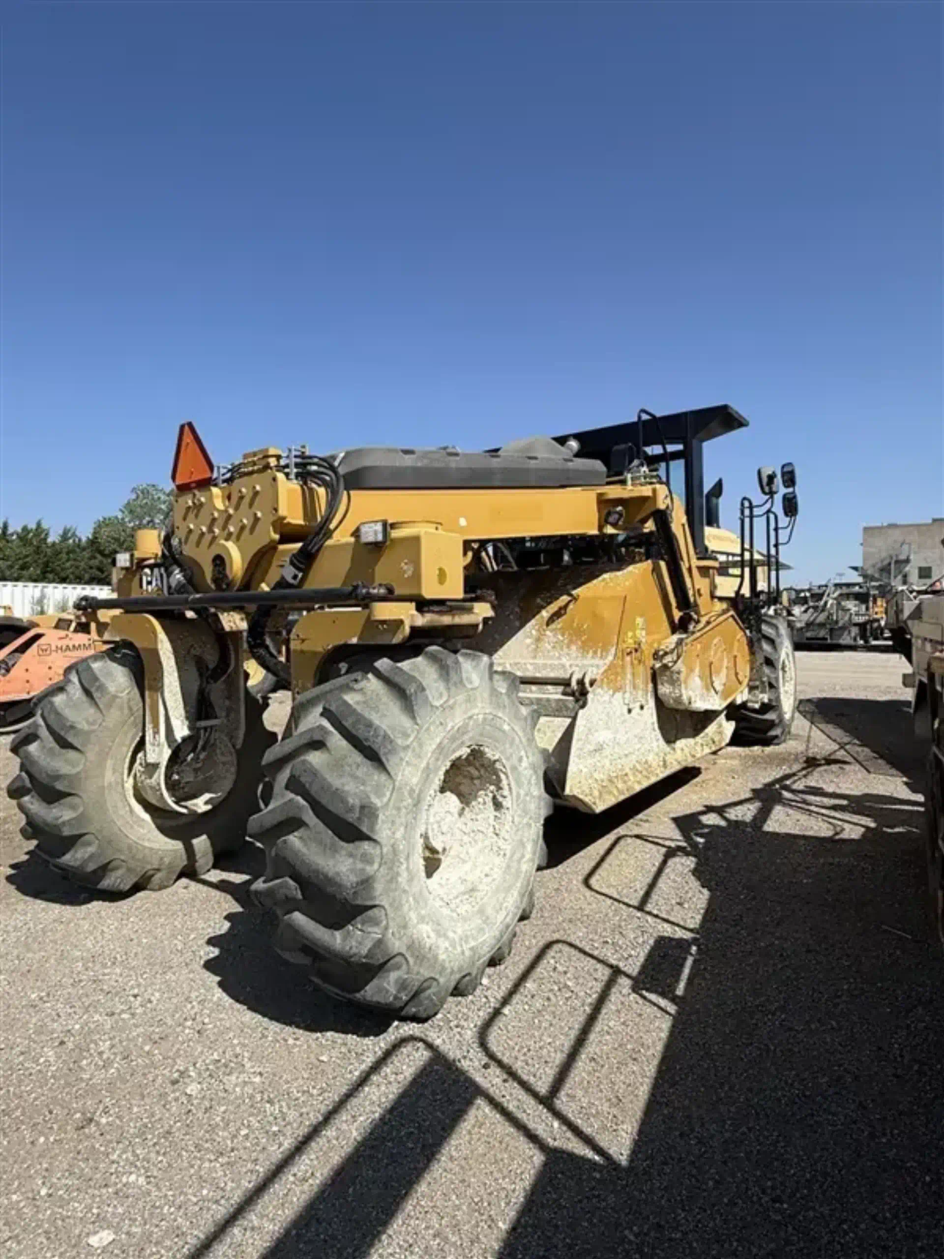 1111593--Caterpillar-RM-500-Asphalt-I-Pavers-I-Concrete-Equipment-Soil-Stabilizers---Recyclers-1920-3-1
