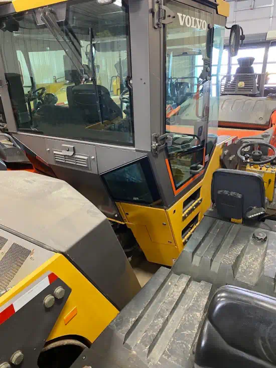 ./images/1118345/550/1118345--Volvo-DD105-Compactors-Smooth-Drum-550-10-1.webp