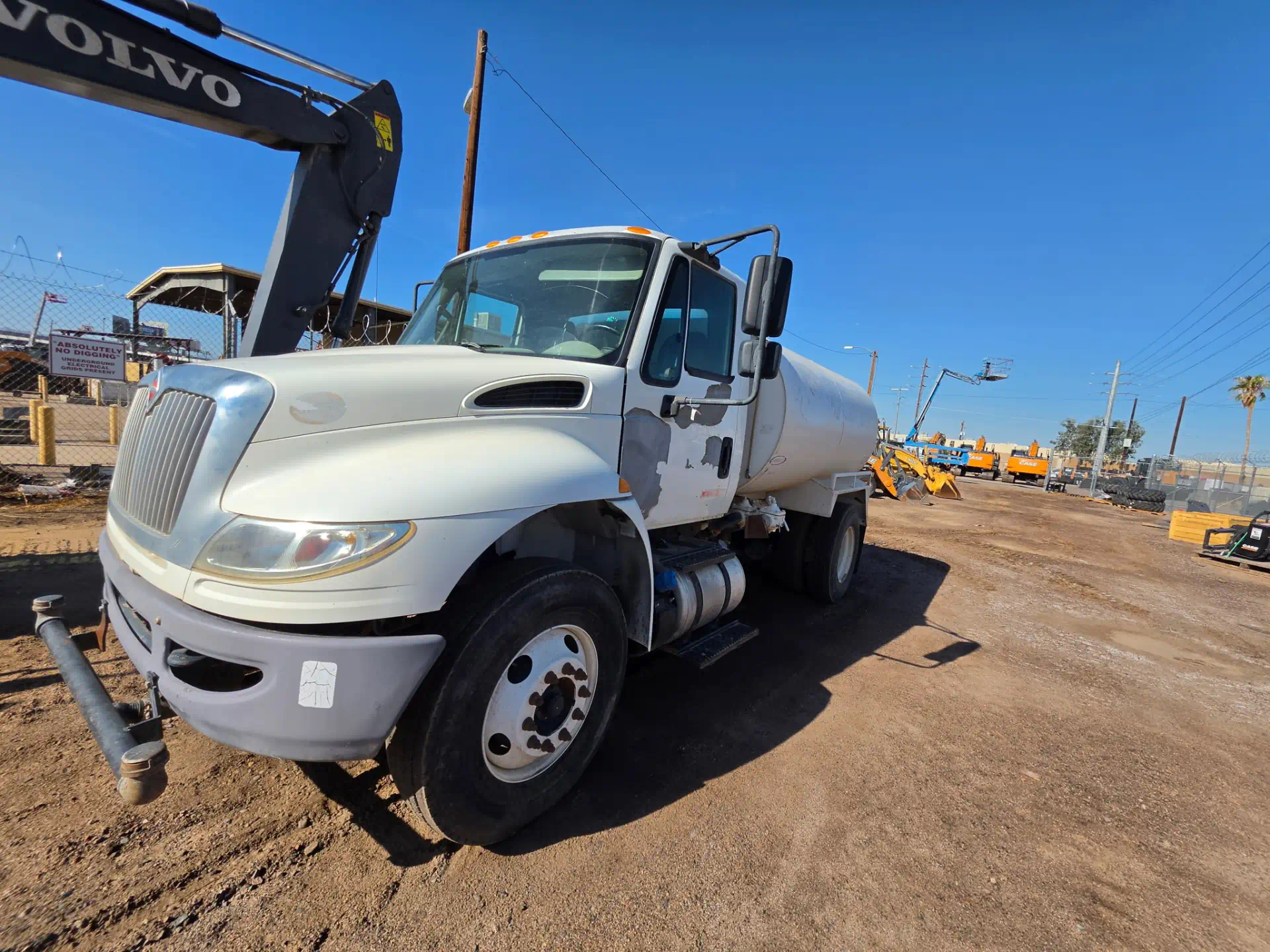 1120945--International-4300-Trucks-Water-Tank-Trucks-1920-1-1