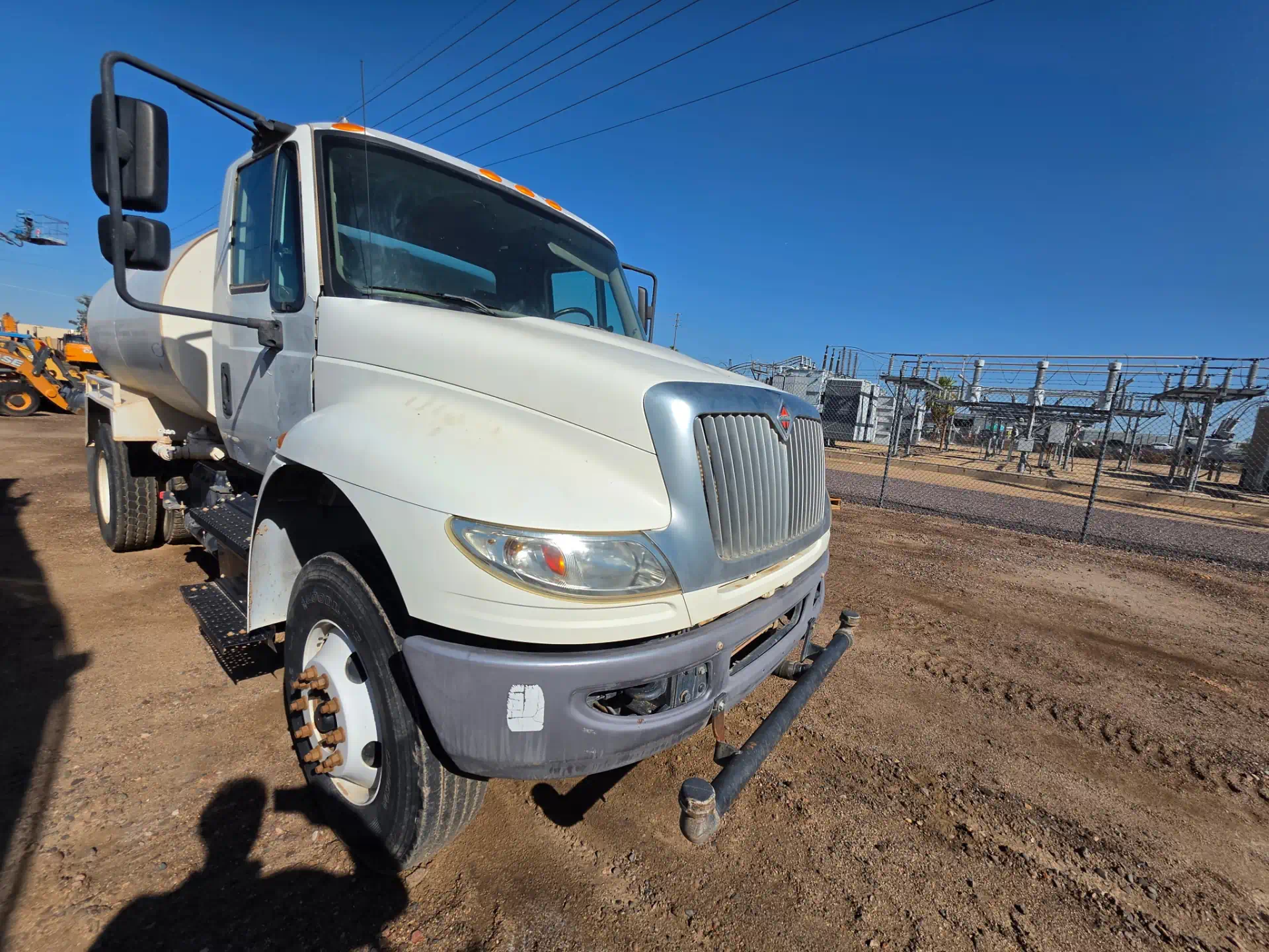 1120945--International-4300-Trucks-Water-Tank-Trucks-1920-2-1