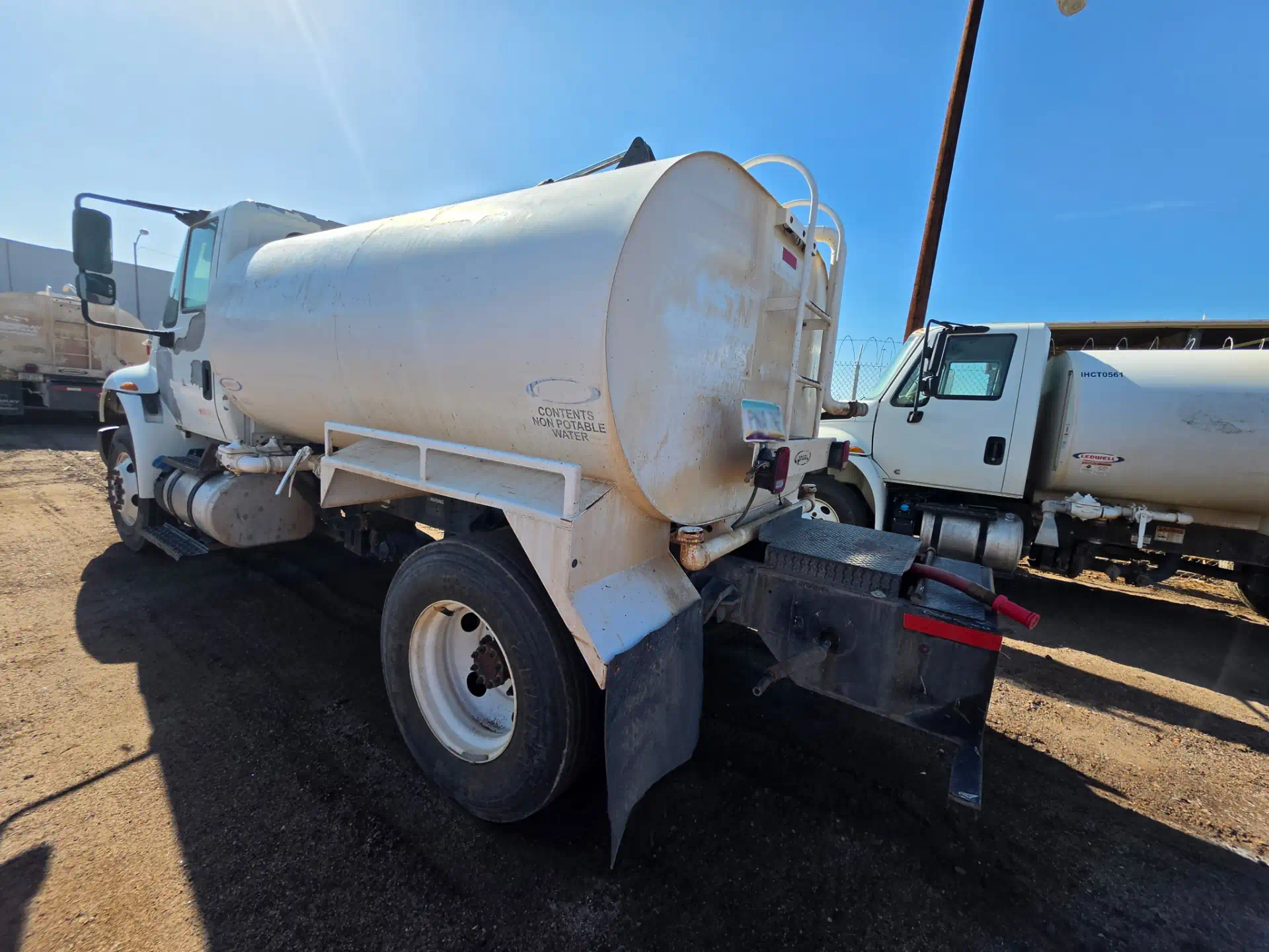 1120945--International-4300-Trucks-Water-Tank-Trucks-1920-3-1