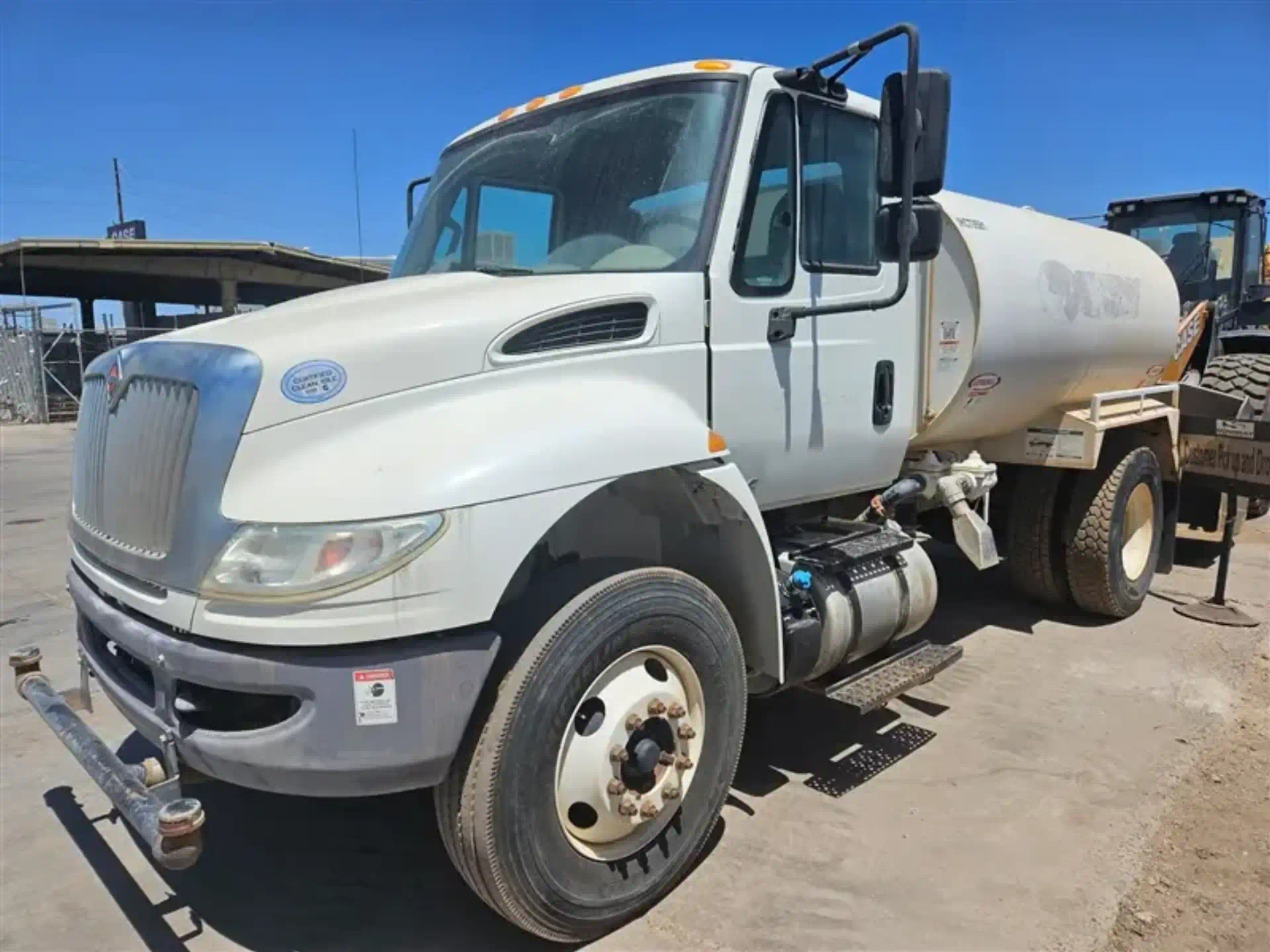 1-1121331--International-4300-Trucks-Water-Tank-Trucks-1920-1-1
