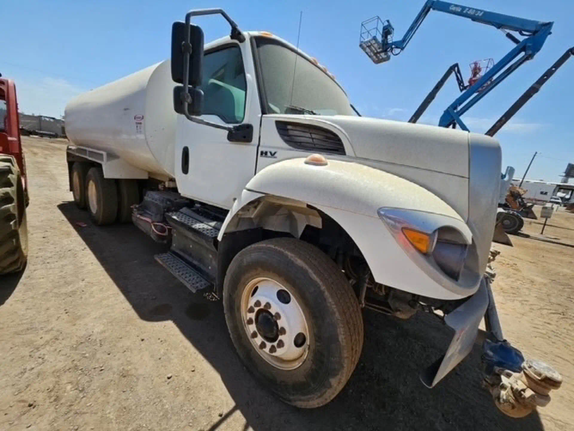 1121332--International-HV607-Trucks-Water-Tank-Trucks-1920-1-1