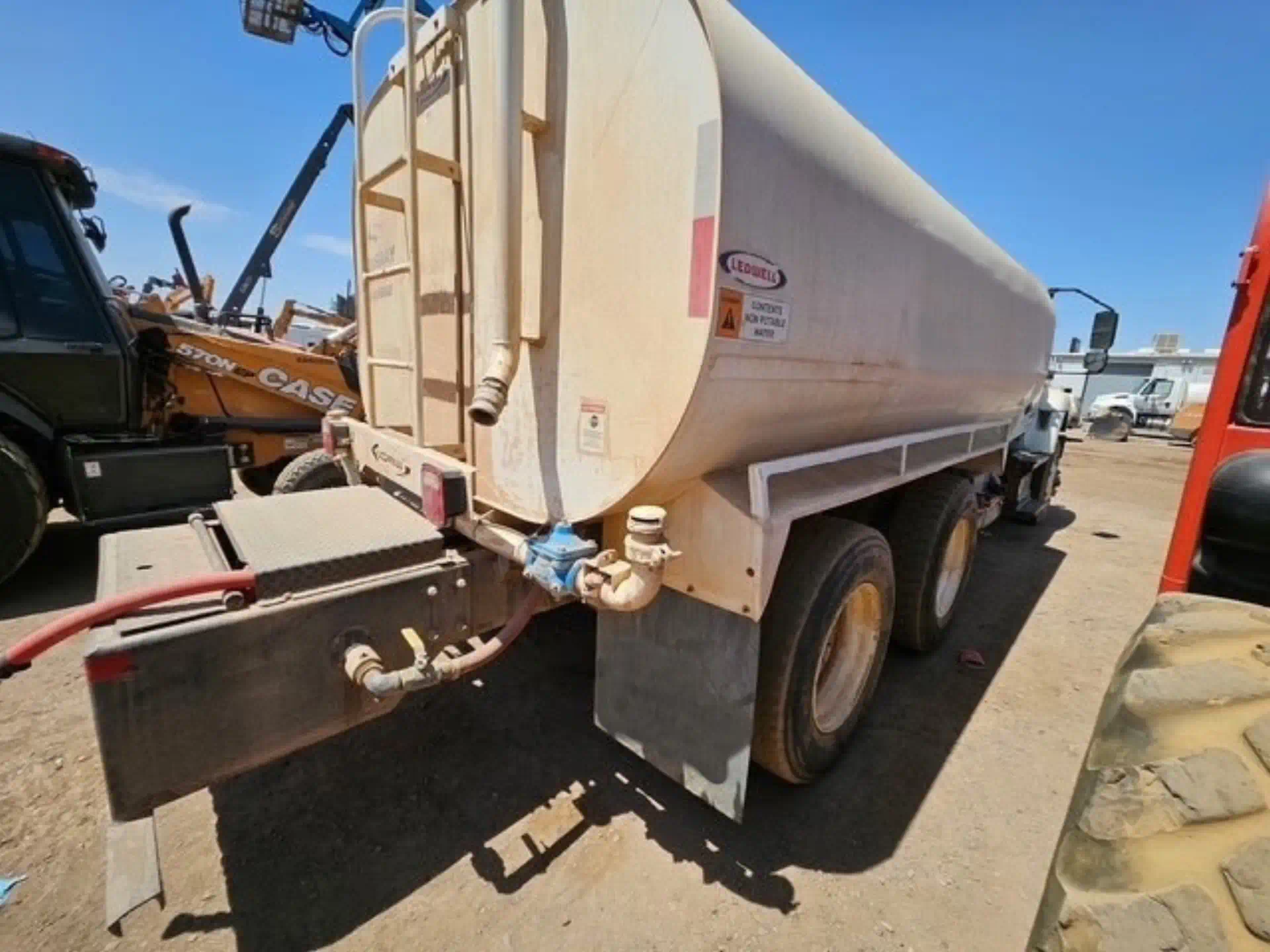 1121332--International-HV607-Trucks-Water-Tank-Trucks-1920-3-1