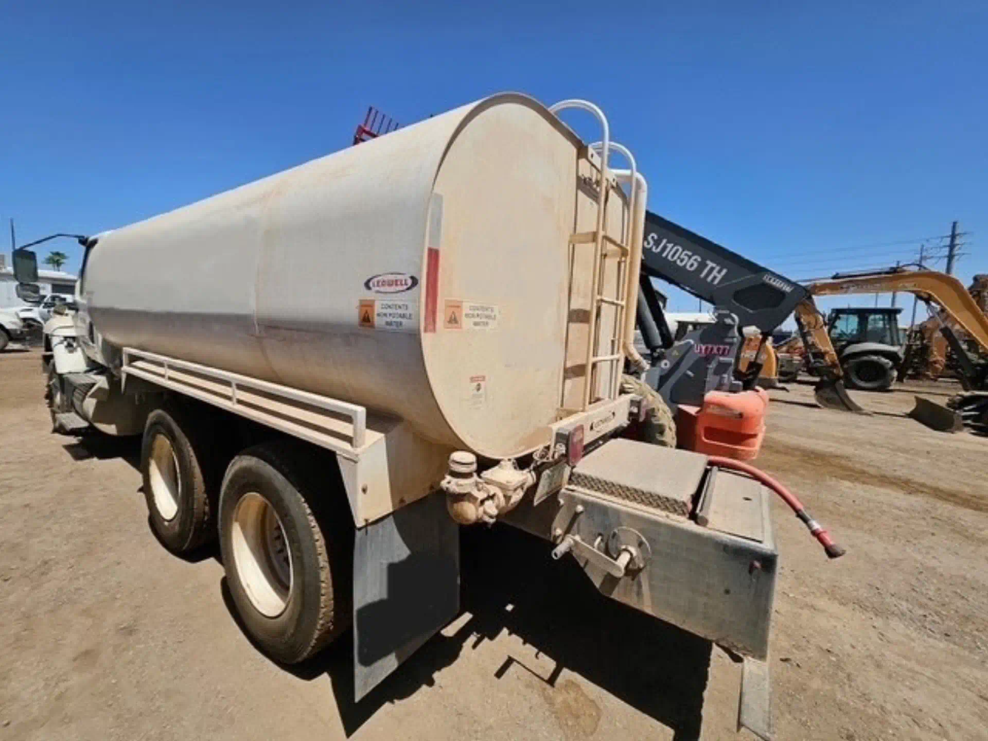 1121332--International-HV607-Trucks-Water-Tank-Trucks-1920-4-1