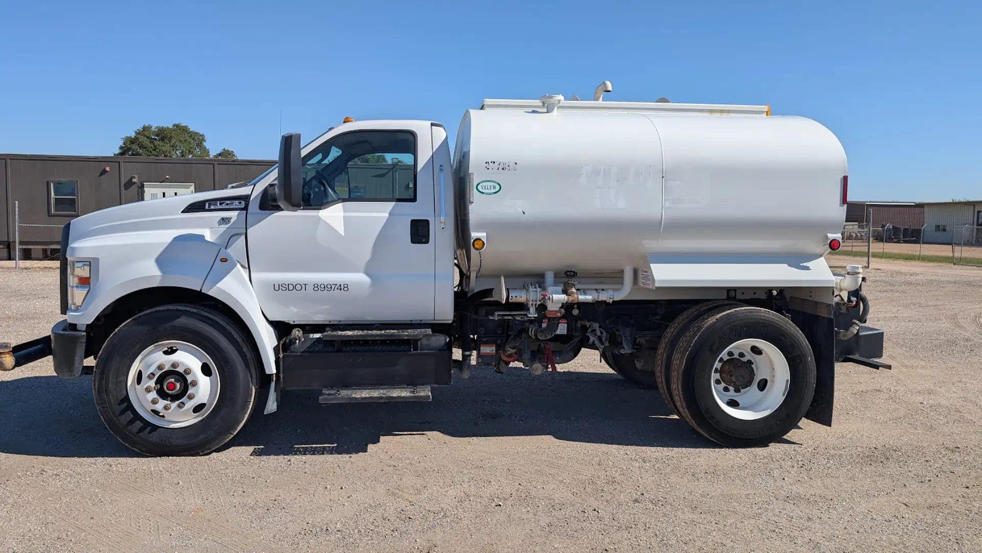 1128671--Ford-F750-Trucks-Water-Tank-Trucks-1920-1-1