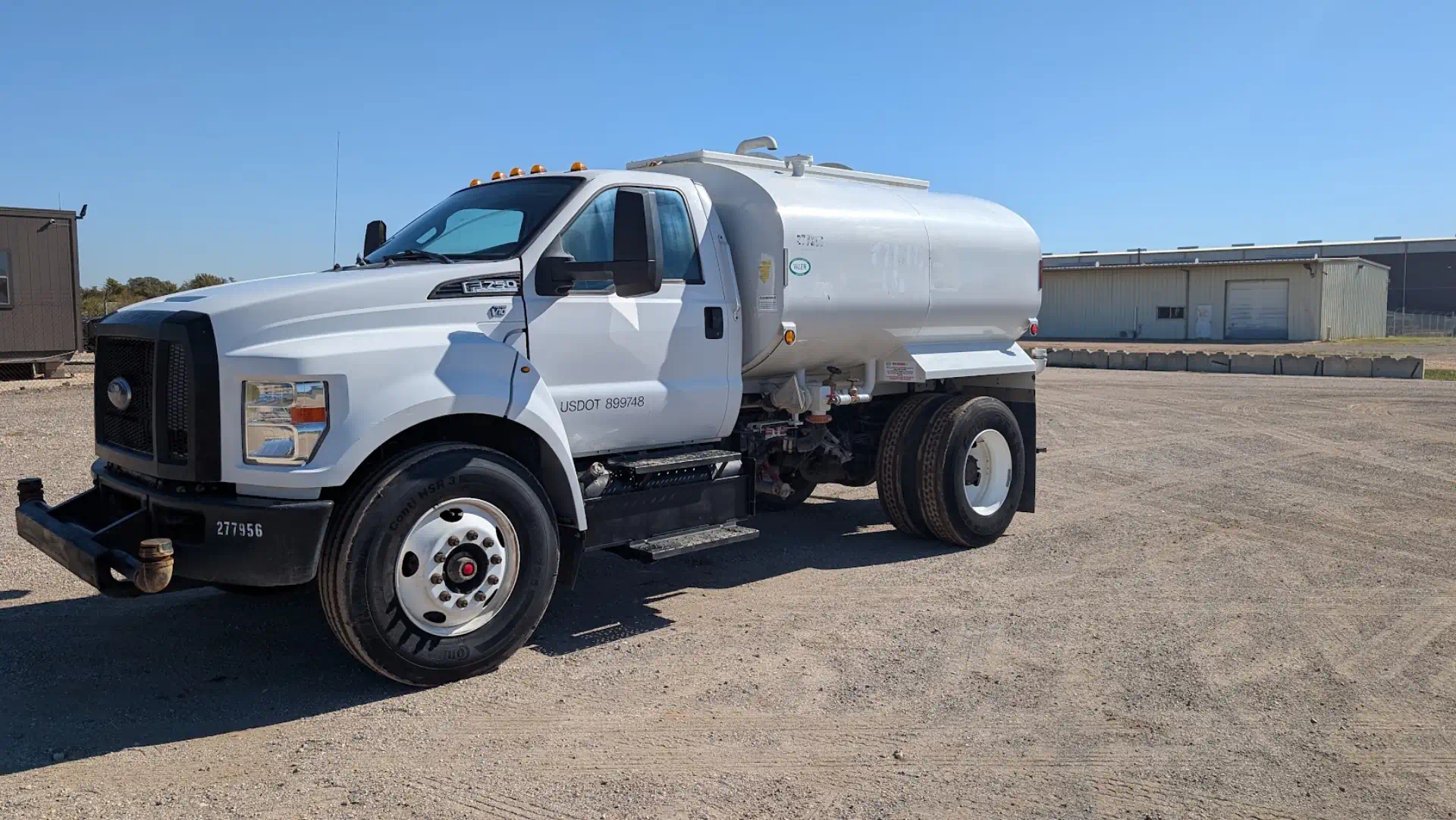 1128671--Ford-F750-Trucks-Water-Tank-Trucks-1920-2-1
