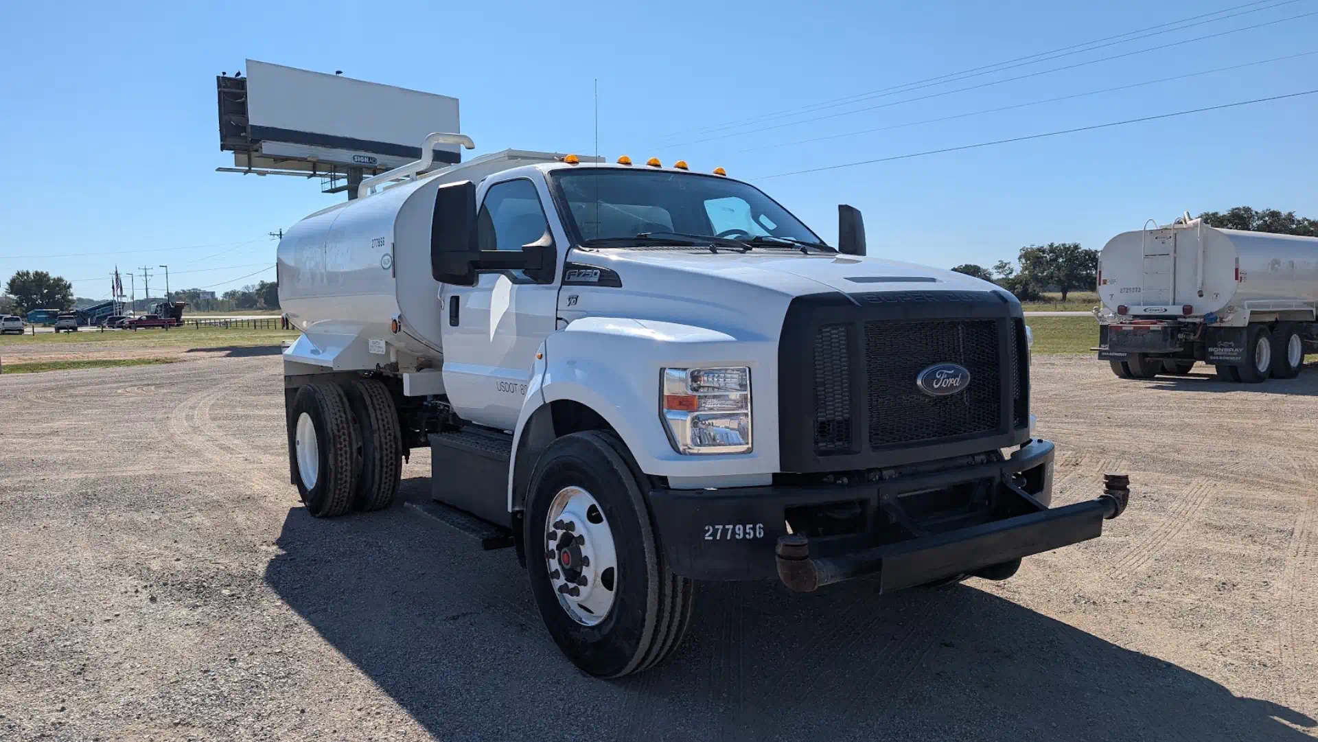 1128671--Ford-F750-Trucks-Water-Tank-Trucks-1920-4-1
