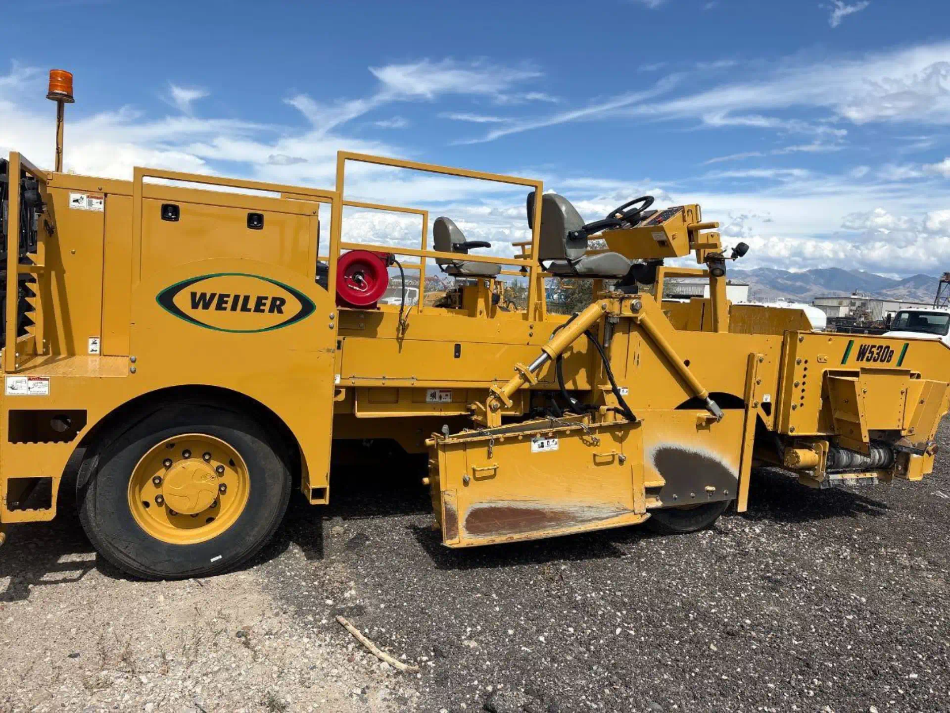 1130726--Weiler-W-530-B-Asphalt-I-Pavers-I-Concrete-Equipment-Road-Wideners-1920-1-1