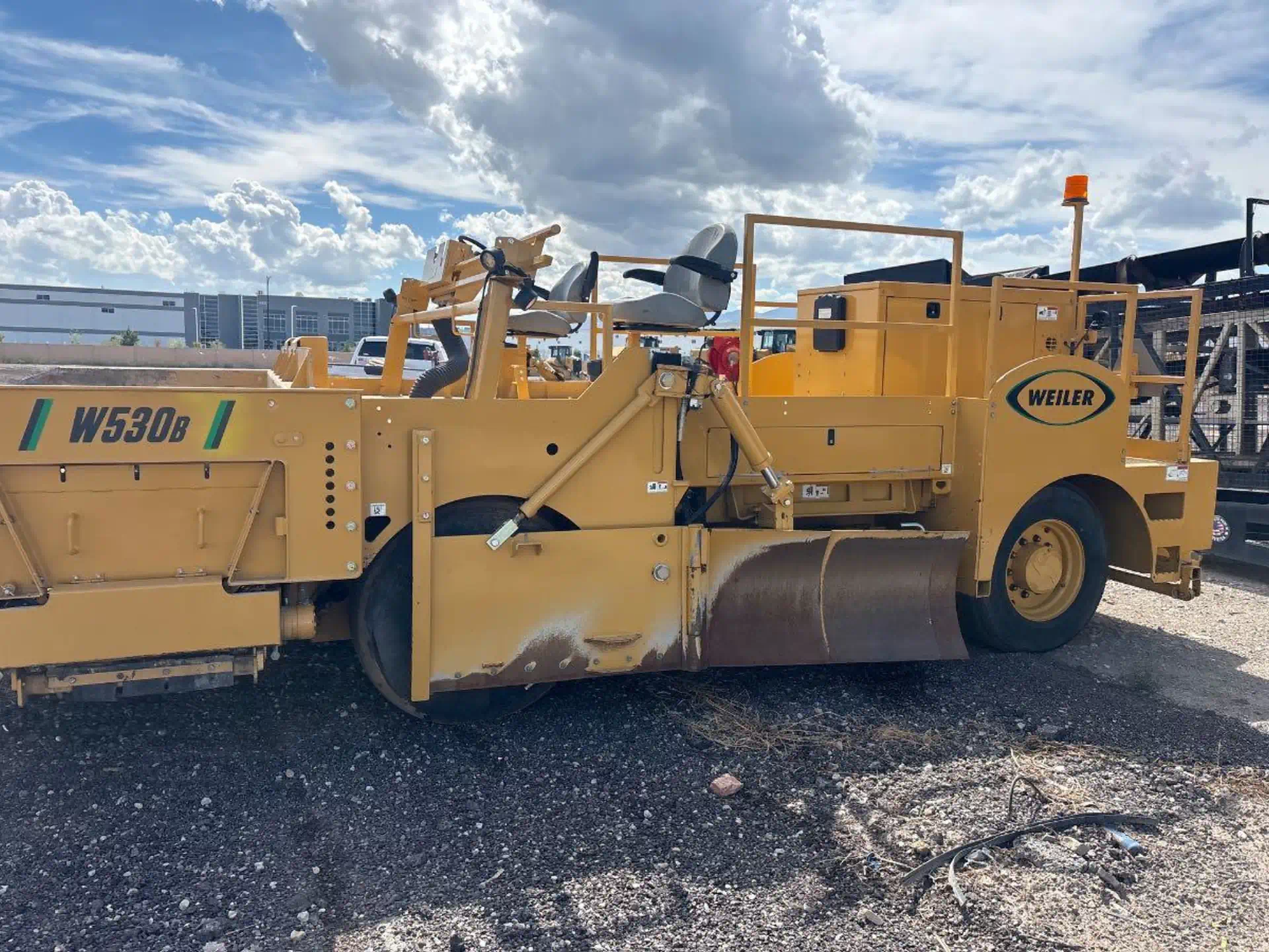 1130726--Weiler-W-530-B-Asphalt-I-Pavers-I-Concrete-Equipment-Road-Wideners-1920-4-1