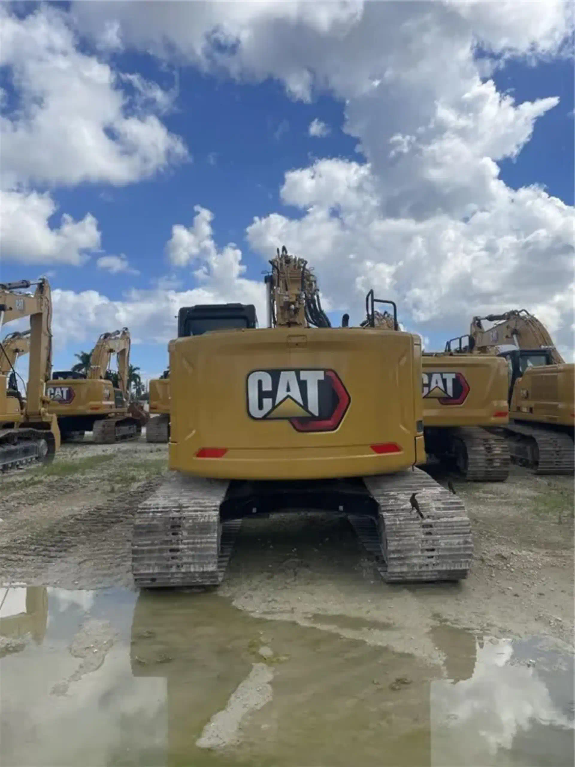 1130772--Caterpillar-325-Excavators-Crawler-1920-3-1