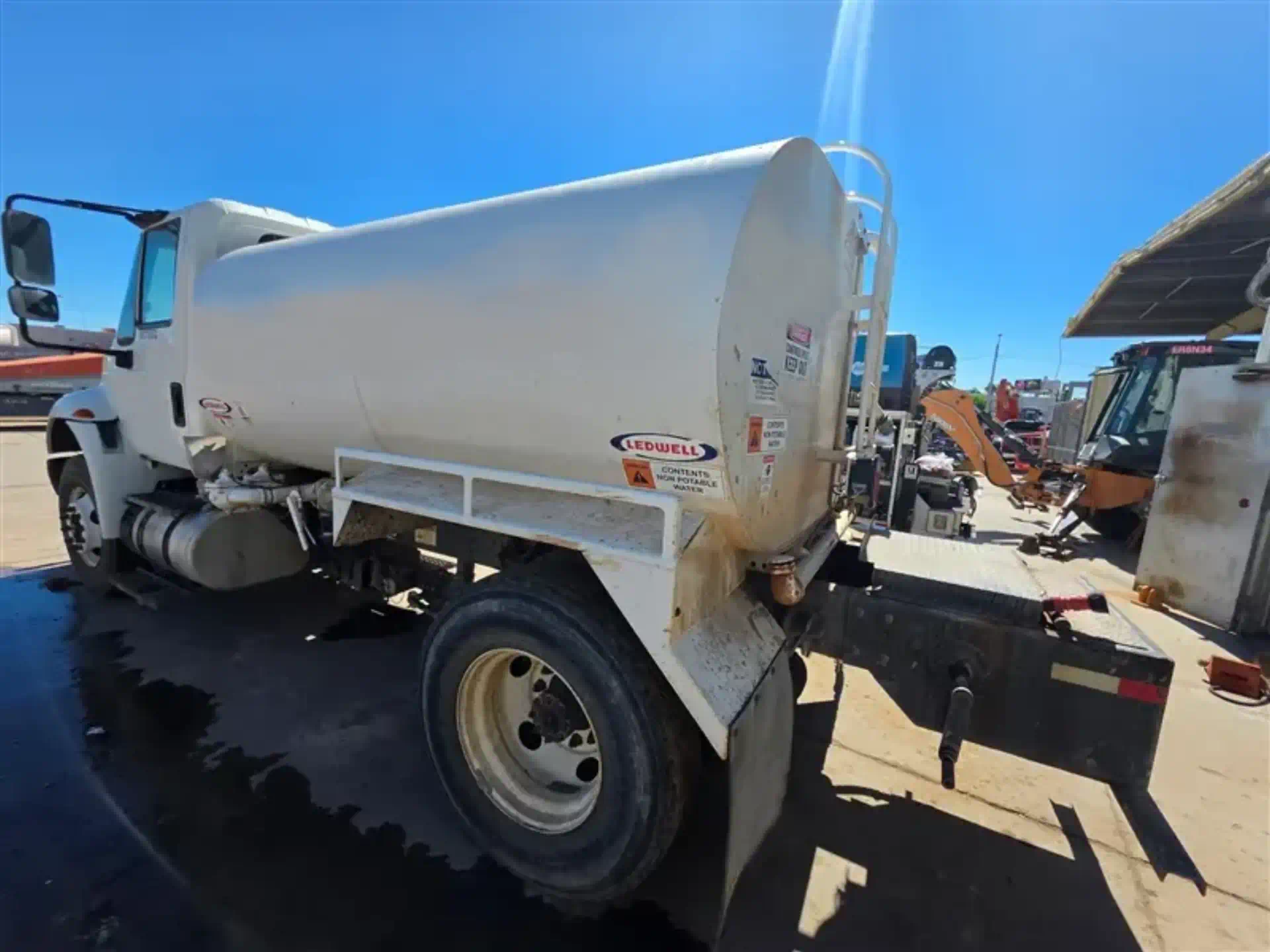 1140941--International-4300-Trucks-Water-Tank-Trucks-1920-2-1
