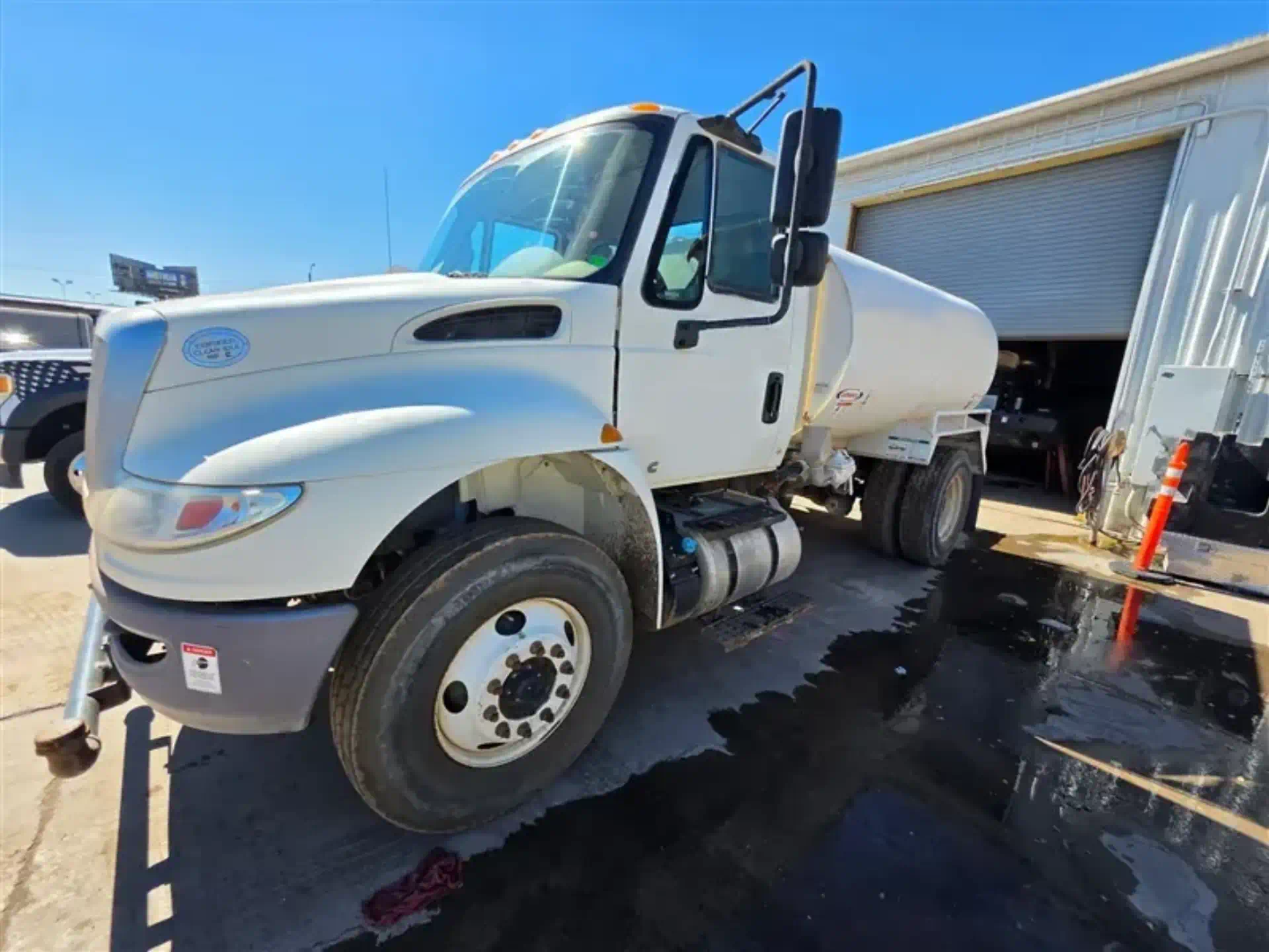 1140941--International-4300-Trucks-Water-Tank-Trucks-1920-3-1