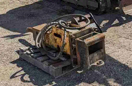 ./images/305/550/305--Soosan-SB40-TS-P-Attachments-Hammer-550-2-1.webp