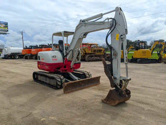 ./images/577292/550/577292-2017-Takeuchi-TB260-Excavators-Mini--up-to-12-000-lbs--550-1-1.webp