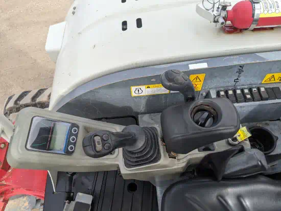 ./images/577292/550/577292-2017-Takeuchi-TB260-Excavators-Mini--up-to-12-000-lbs--550-10-1.webp