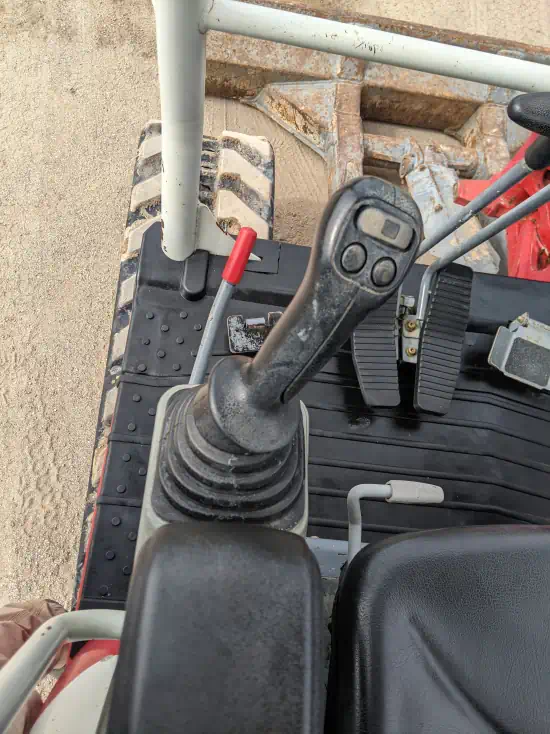 ./images/577292/550/577292-2017-Takeuchi-TB260-Excavators-Mini--up-to-12-000-lbs--550-11-1.webp
