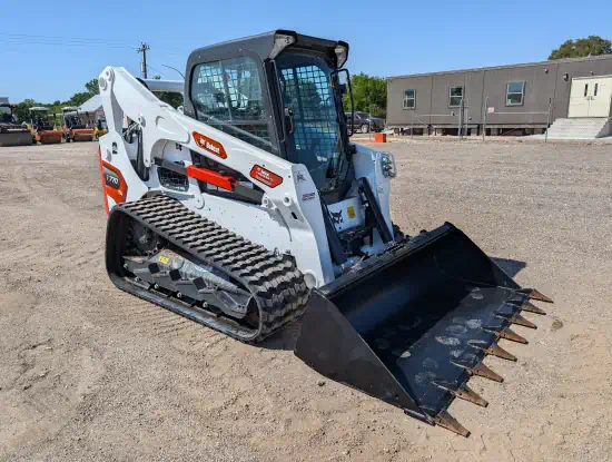 ./images/577309/550/577309-2023-Bobcat-T770-Skid-Steers-Track-550-1-1.webp