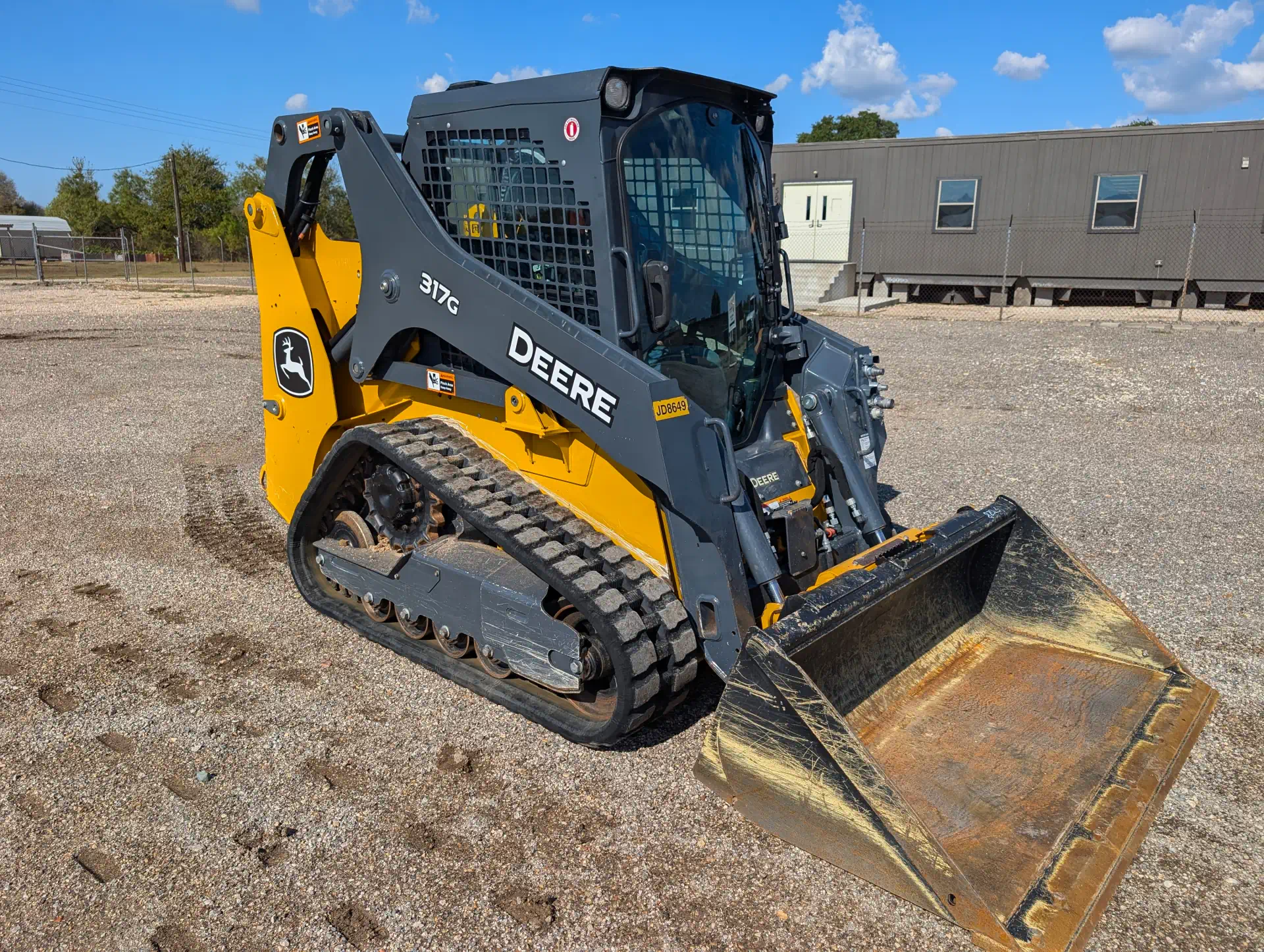 577583-2022-Deere-317G-Skid-Steers-Track-1920-2-1