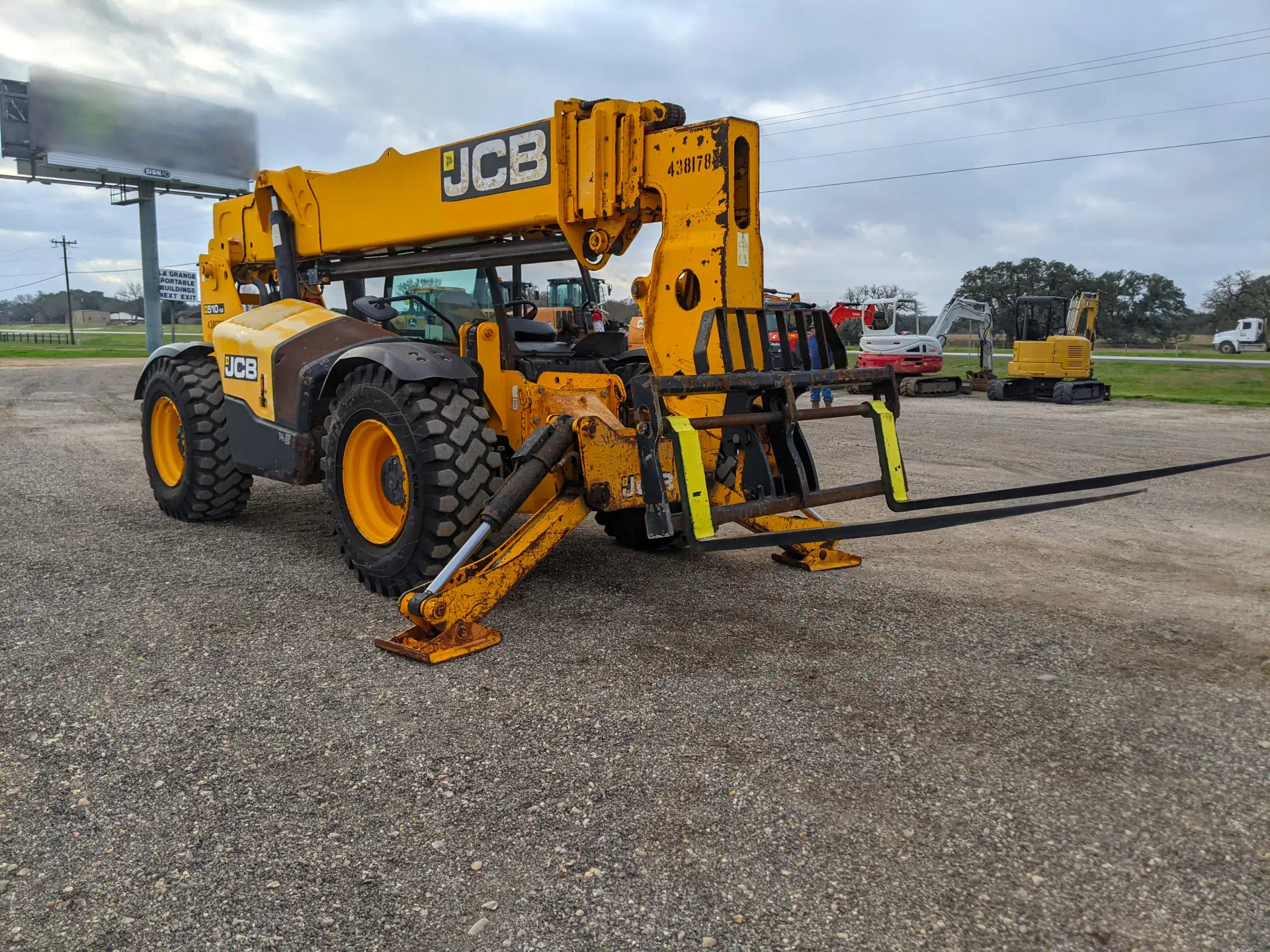 579795-2015-JCB-510-56-Lifts-Telehandlers-1920-1-1