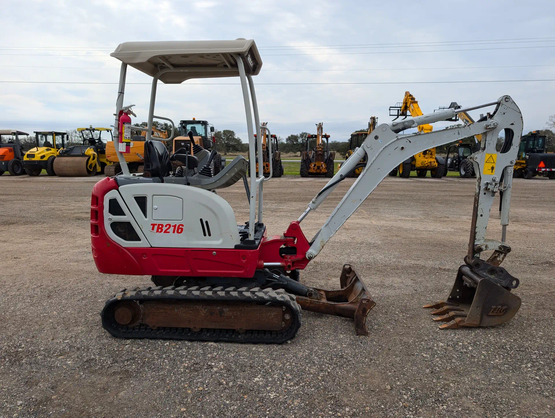 579852-2019-Takeuchi-TB216-Excavators-Mini--up-to-12-000-lbs--1920-2-1