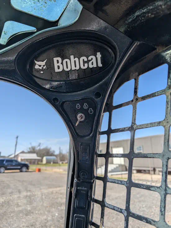 ./images/579856/550/579856-2018-Bobcat-S590-Skid-Steers-Track-550-11-1.webp