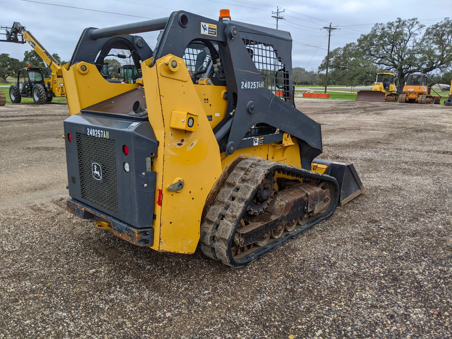 579875-2018-Deere-317G-Skid-Steers-Track-1920-3-1