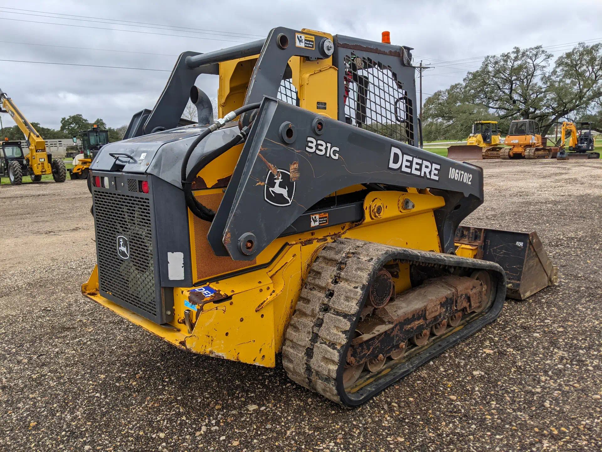 579884-2017-Deere-331G-Skid-Steers-Track-1920-3-1