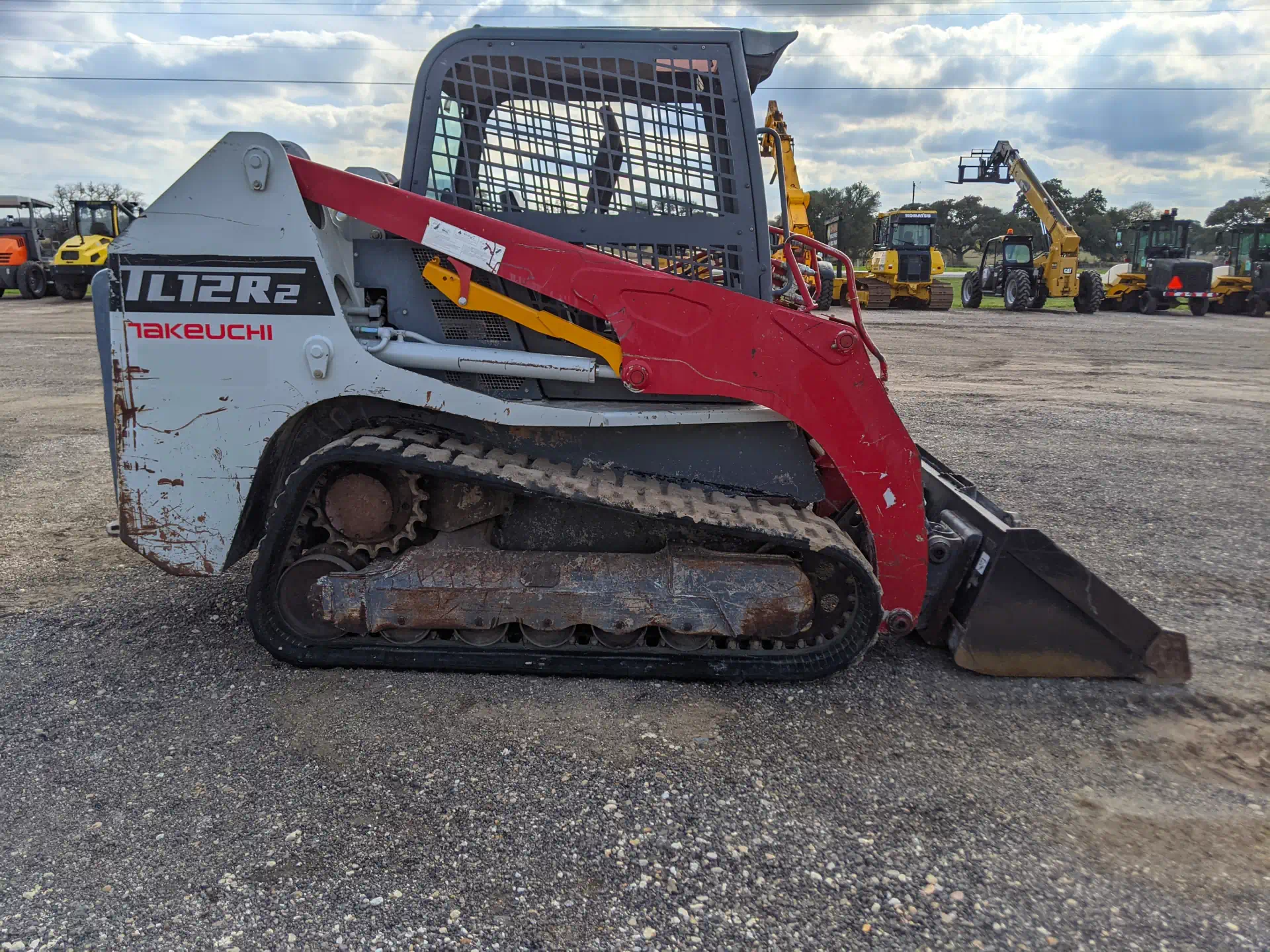 579885-2017-Takeuchi-TL12R2-Skid-Steers-Track-1920-2-1