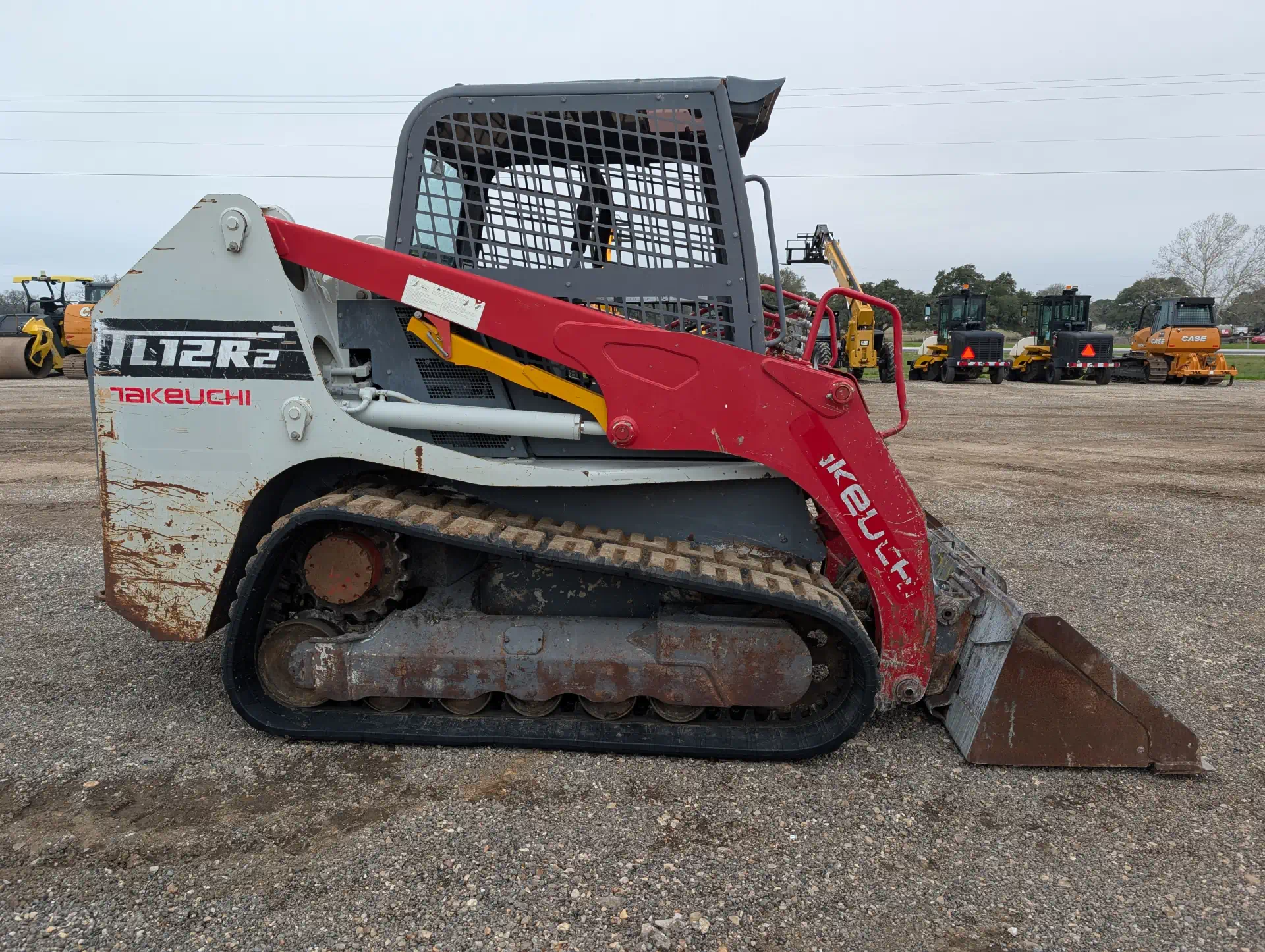 579887-2017-Takeuchi-TL12R2-Skid-Steers-Track-1920-2-1