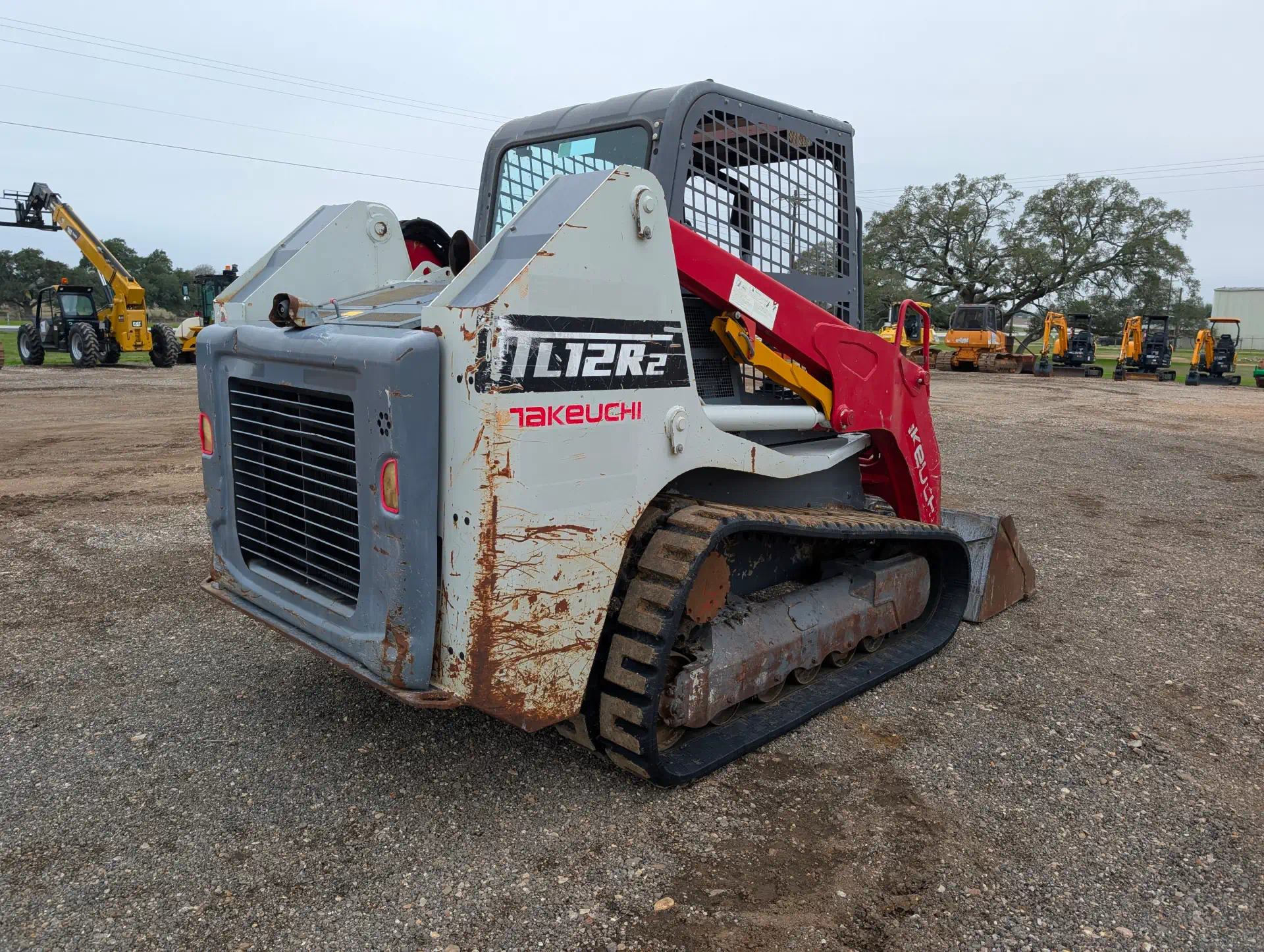 579887-2017-Takeuchi-TL12R2-Skid-Steers-Track-1920-3-1