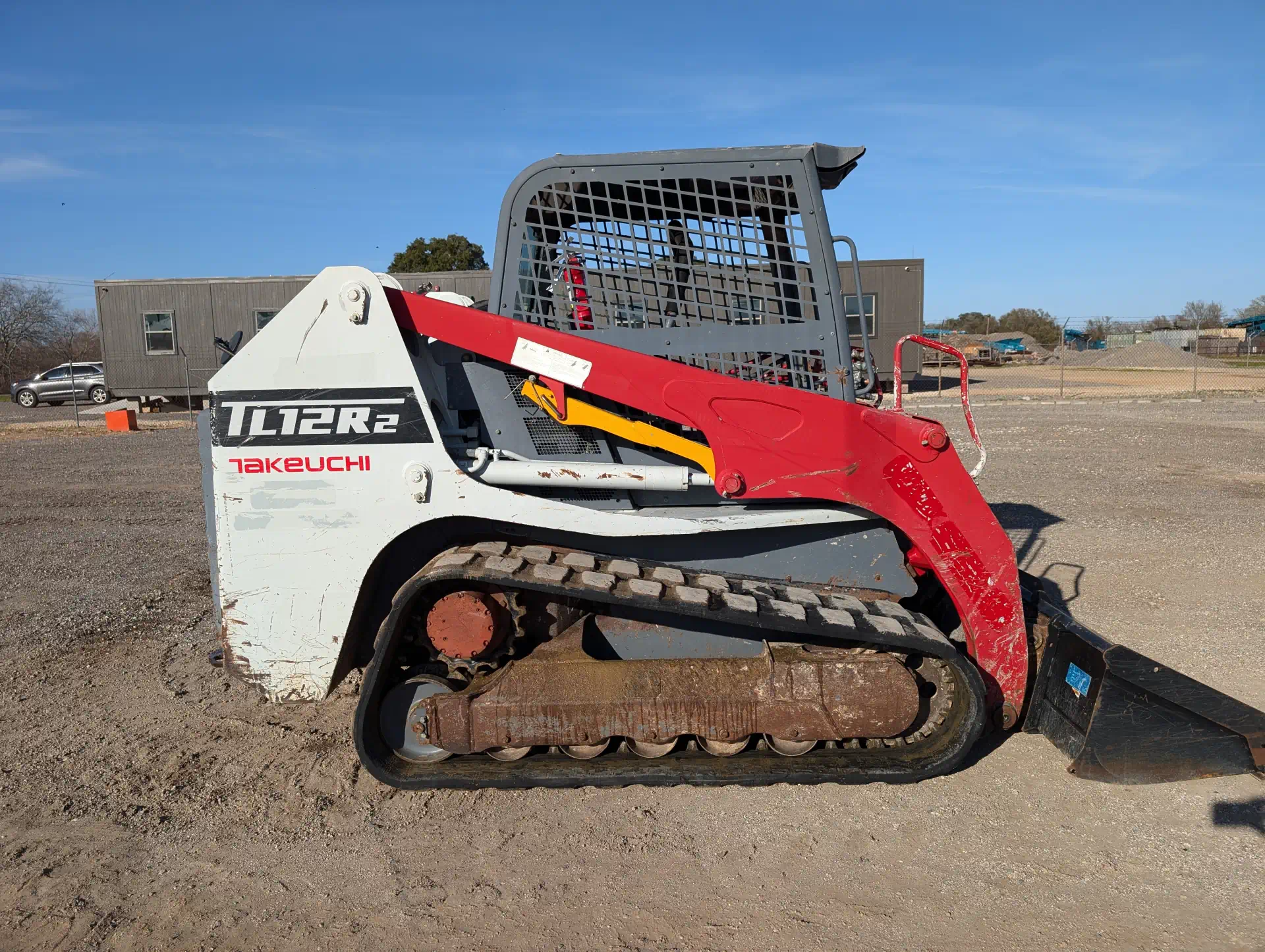 579888-2017-Takeuchi-TL12R2-Skid-Steers-Track-1920-2-1