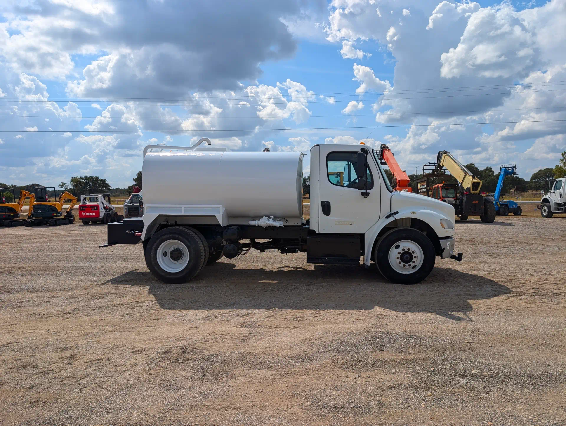 579897--Freightliner-M2-106-Trucks-Water-Tank-Trucks-1920-2-1