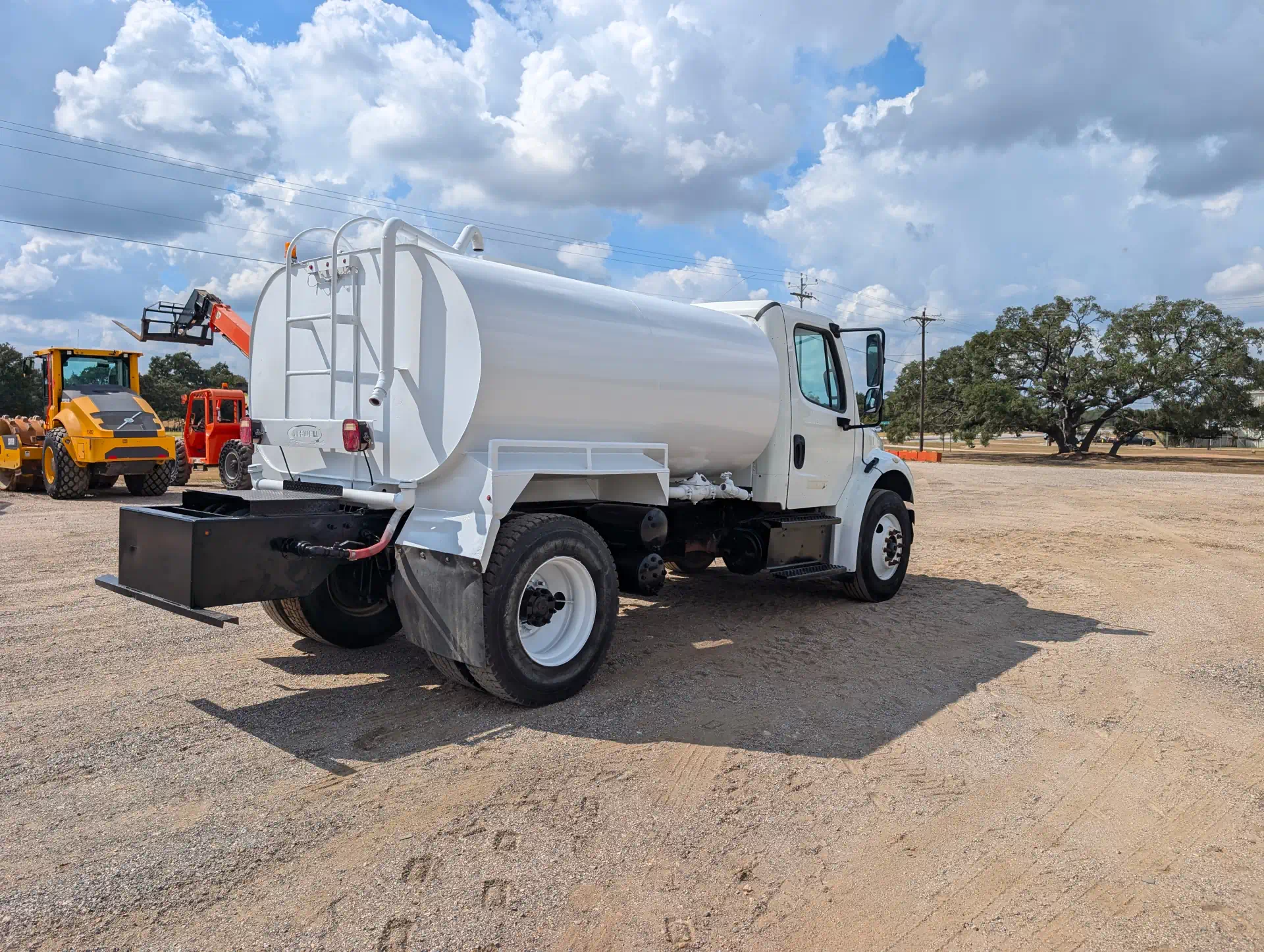 579897--Freightliner-M2-106-Trucks-Water-Tank-Trucks-1920-3-1