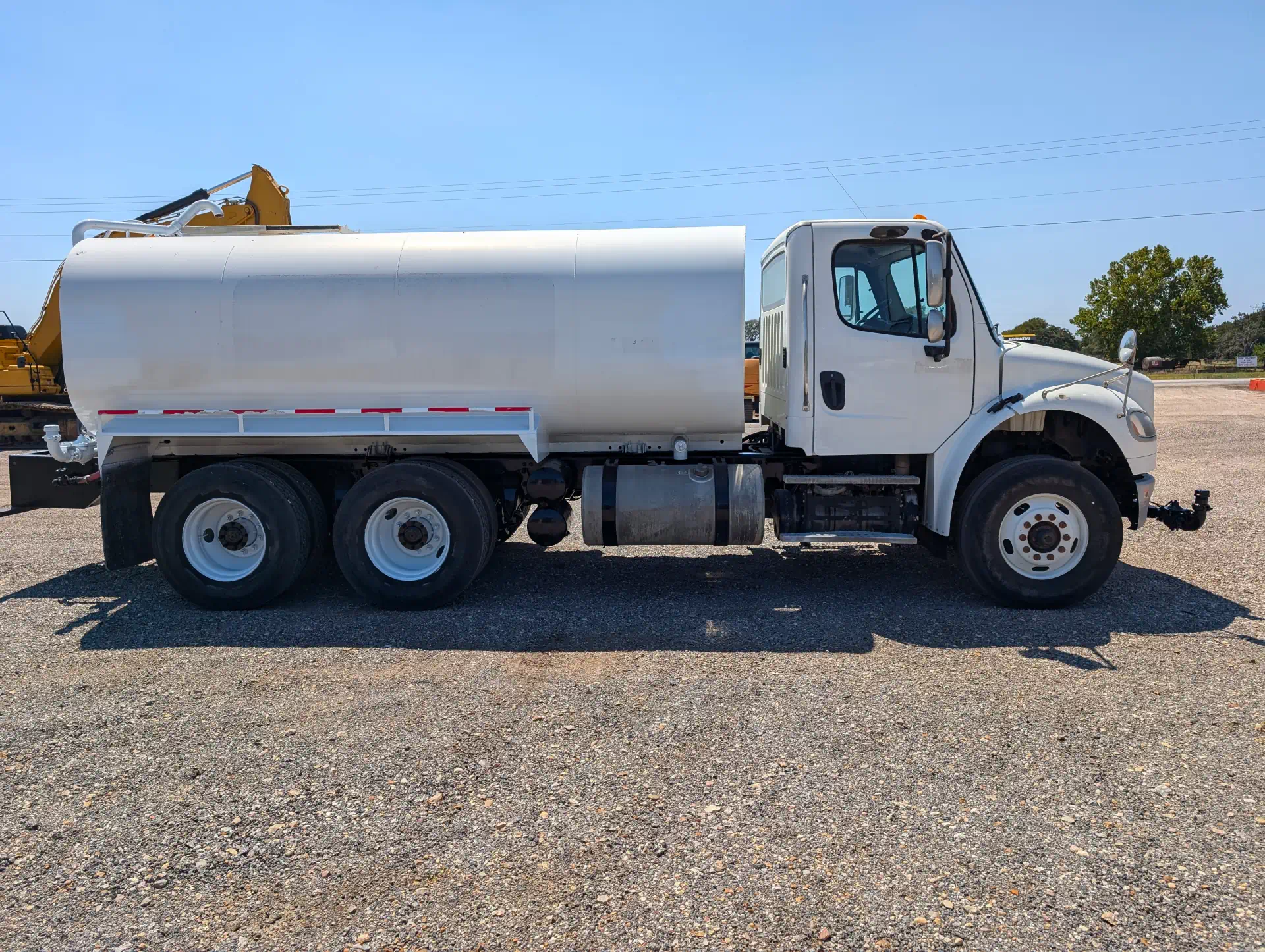 579899--Freightliner-M2-106-Trucks-Water-Tank-Trucks-1920-2-1