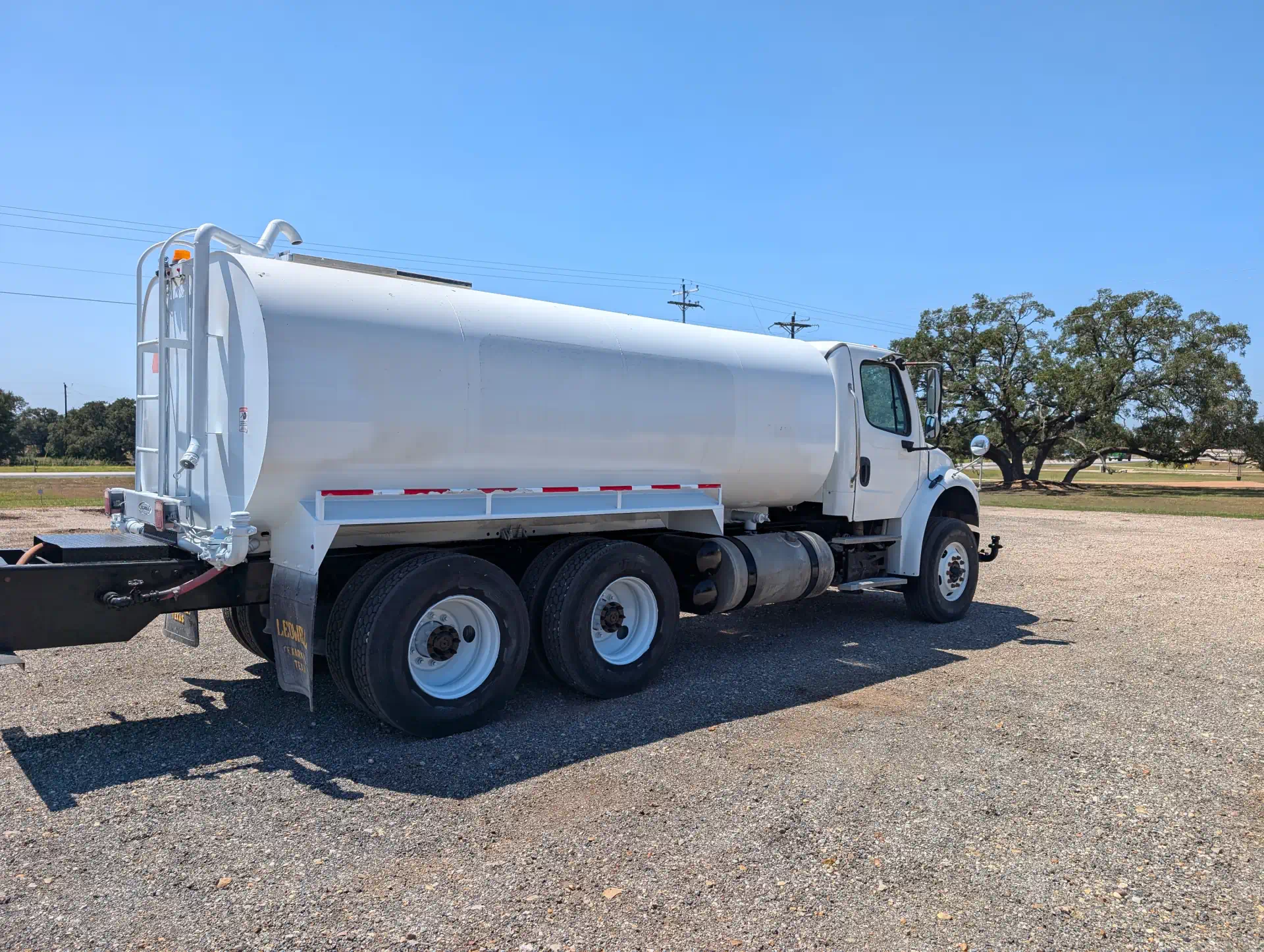 579899--Freightliner-M2-106-Trucks-Water-Tank-Trucks-1920-3-1