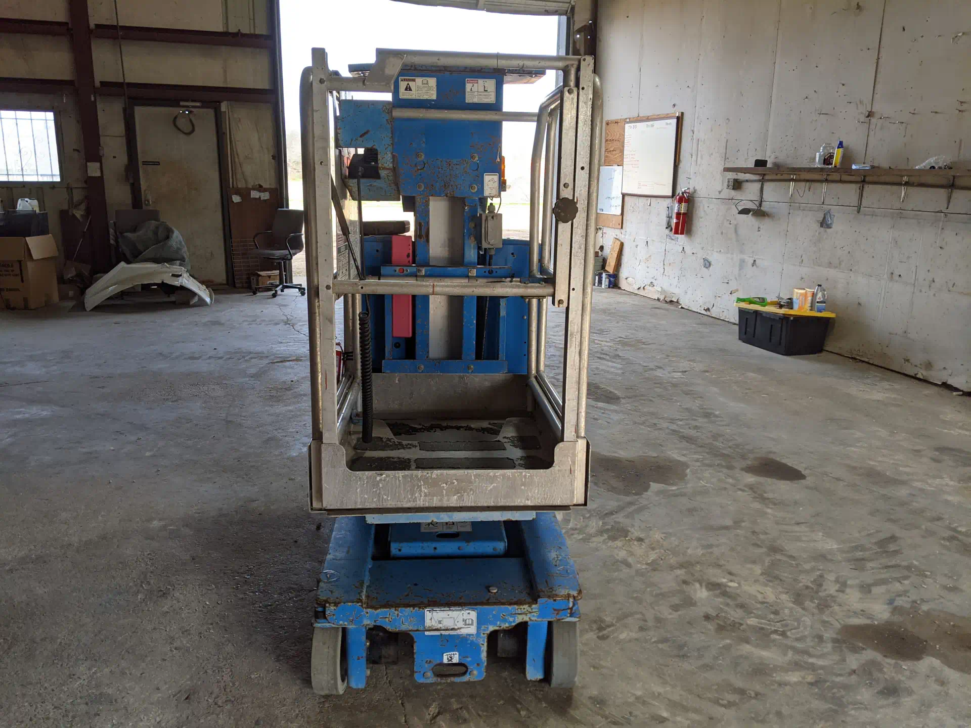 579901-2015-Genie-GR-12-Lifts--1920-4-1