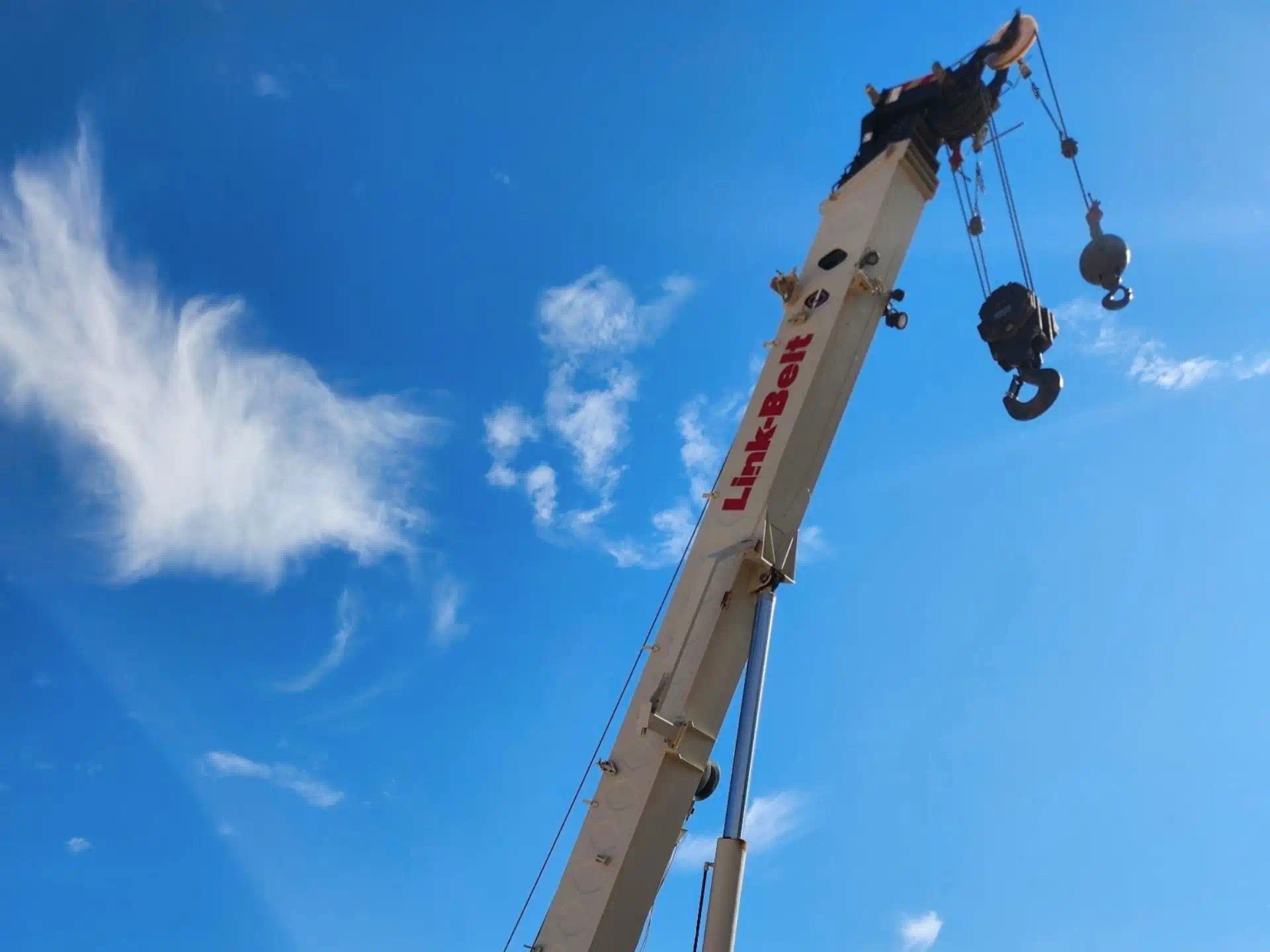 582058-2019-Link-Belt-HTC-8660-Cranes-Telescopic-Boom-Truck-Cranes-1920-3-1