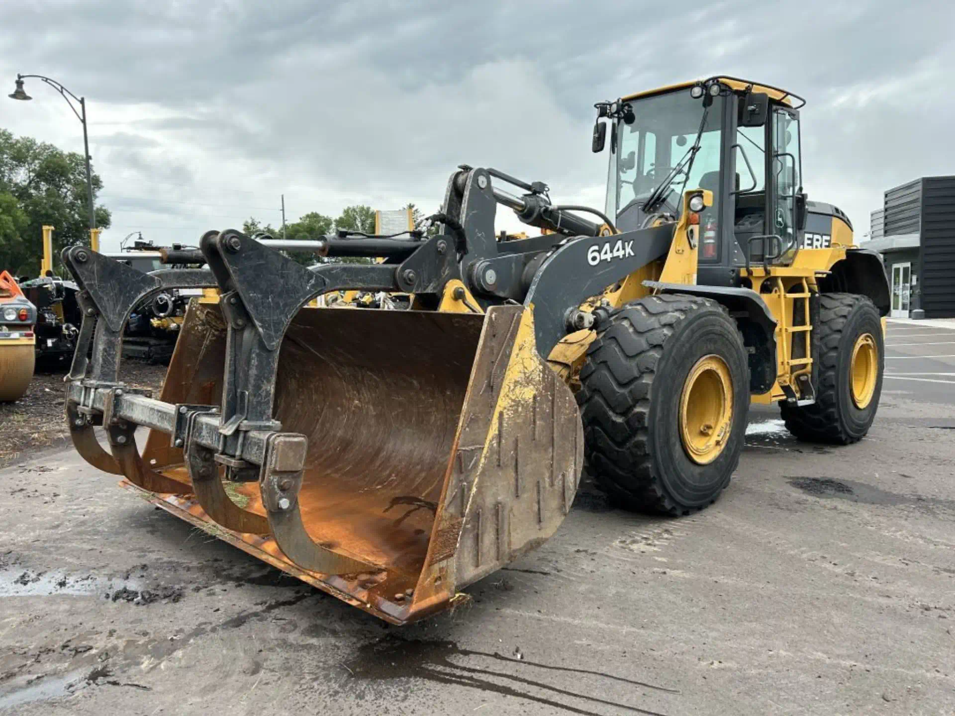 1-582267-2015-Deere-644K-Wheel-Loaders--1920-2-1