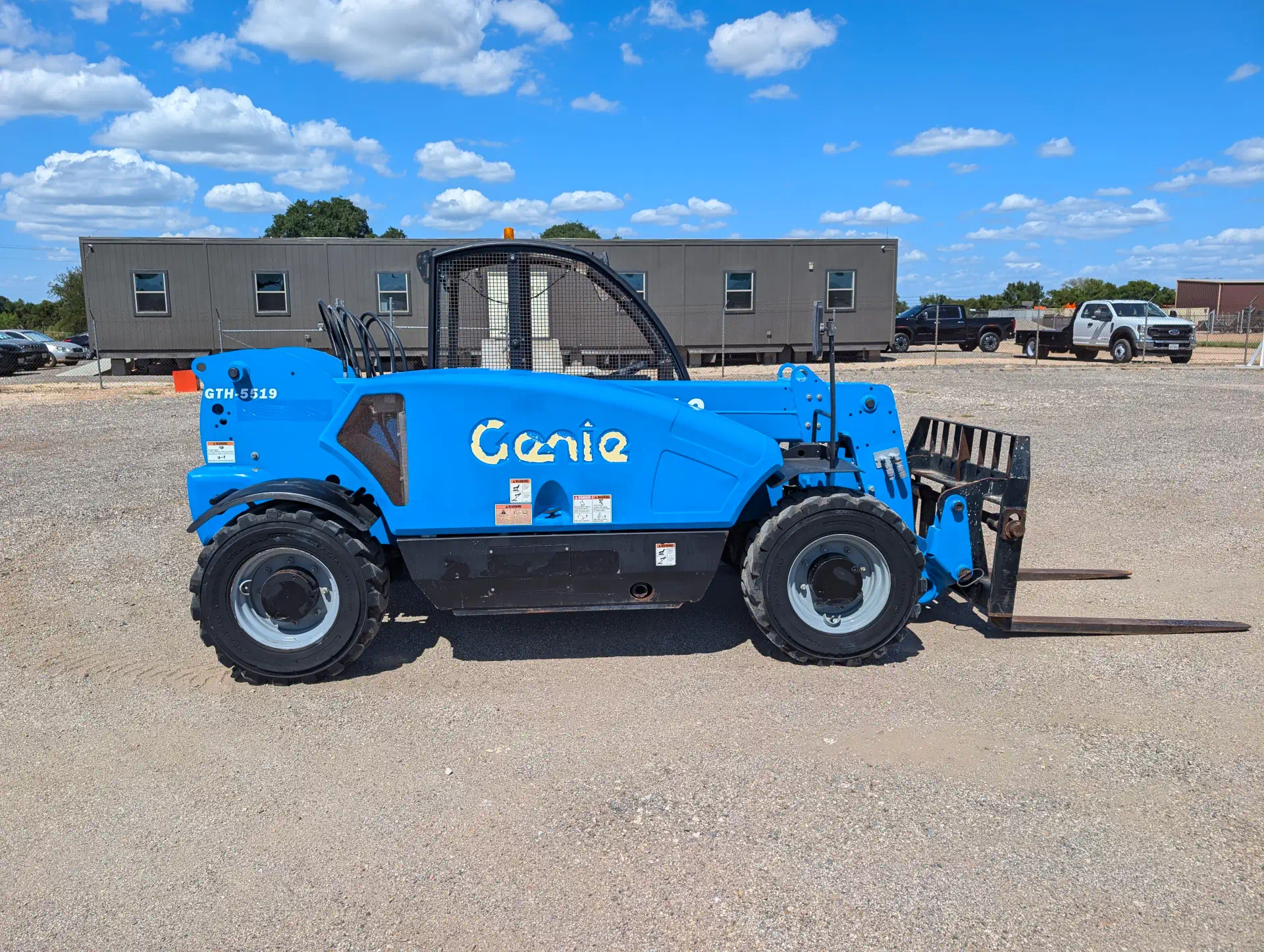 582984-2017-Genie-GTH-5519-Lifts-Telehandlers-1920-2-1