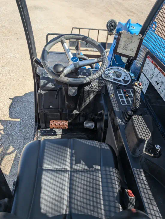 ./images/582984/550/582984-2017-Genie-GTH-5519-Lifts-Telehandlers-550-12-1.webp