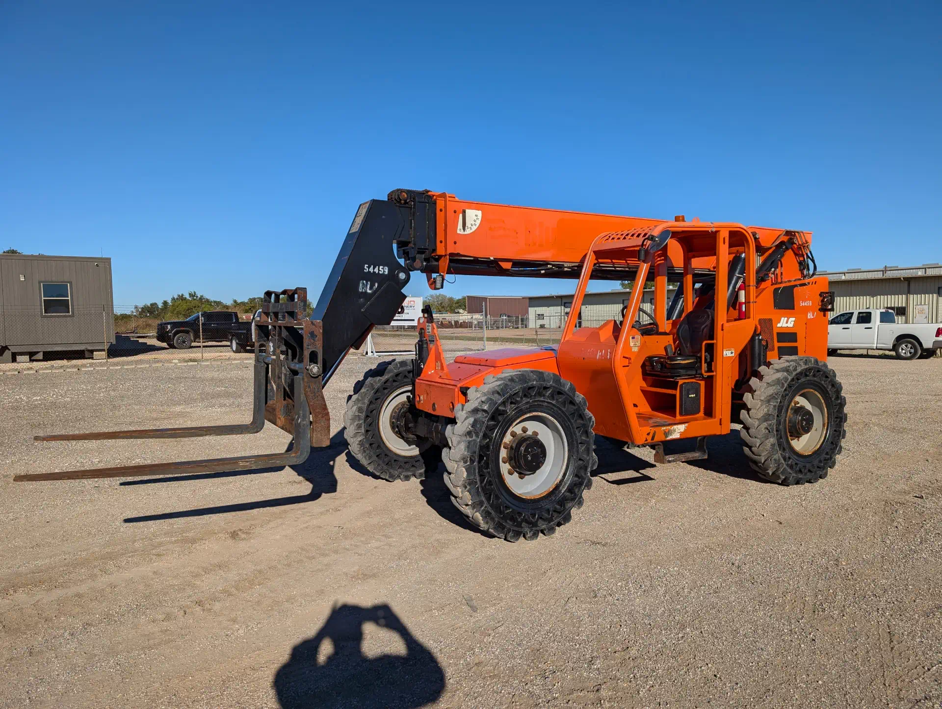 583185--SkyTrak-8042-Lifts-Telehandlers-1920-1-1